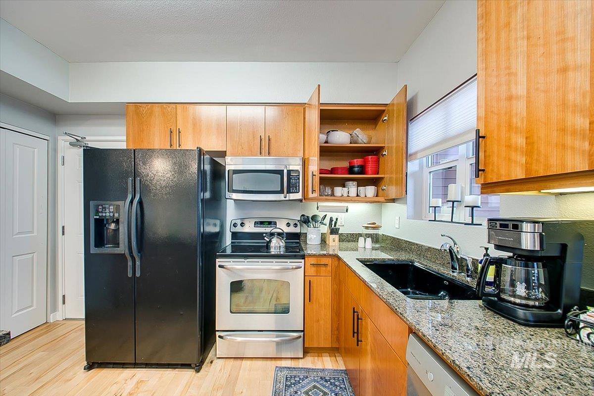 1463 W Grand Ave Property Photo 18