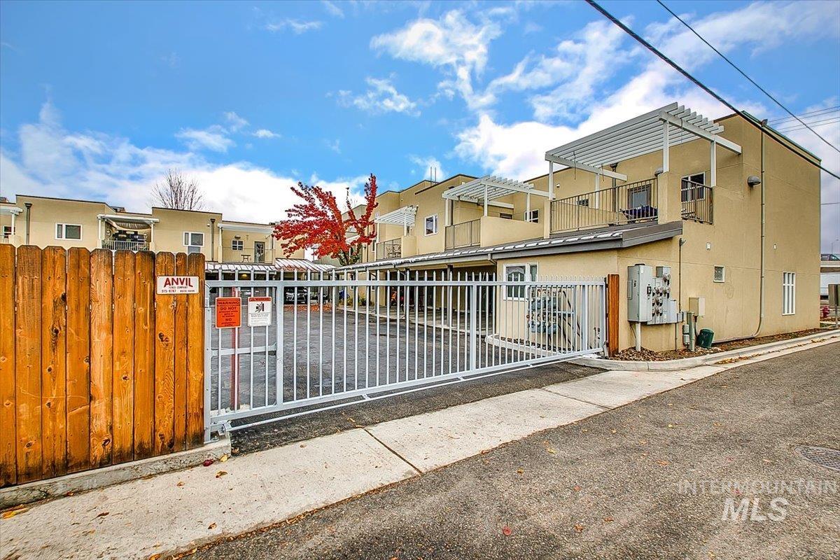 1463 W Grand Ave Property Photo 37