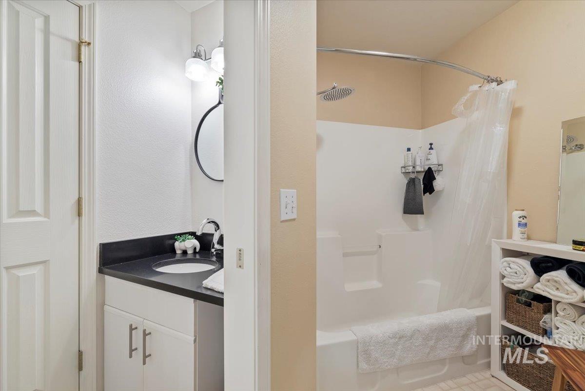 5500 S Adonis Place Property Photo 15