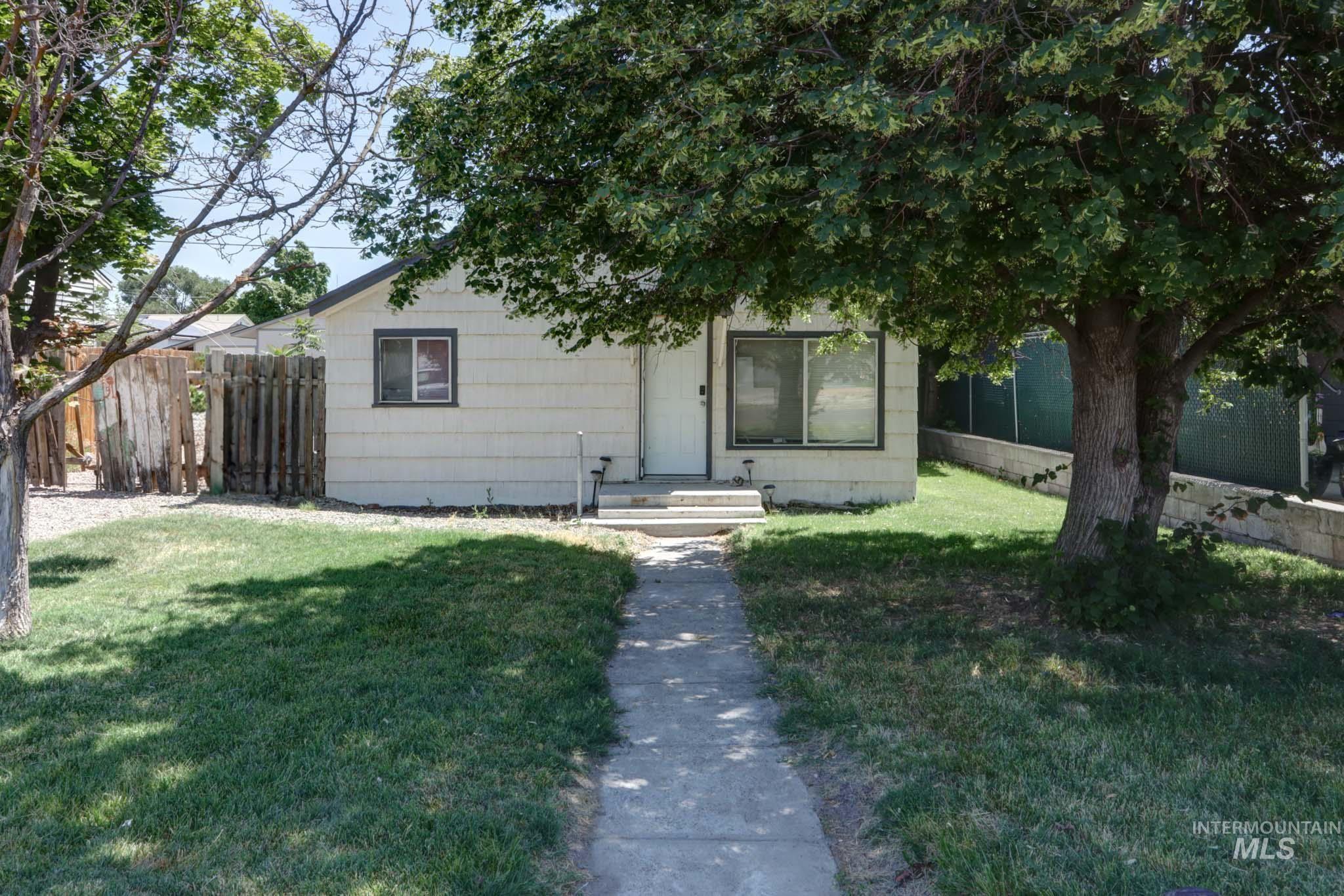 146 Nw 9th St Property Photo 1