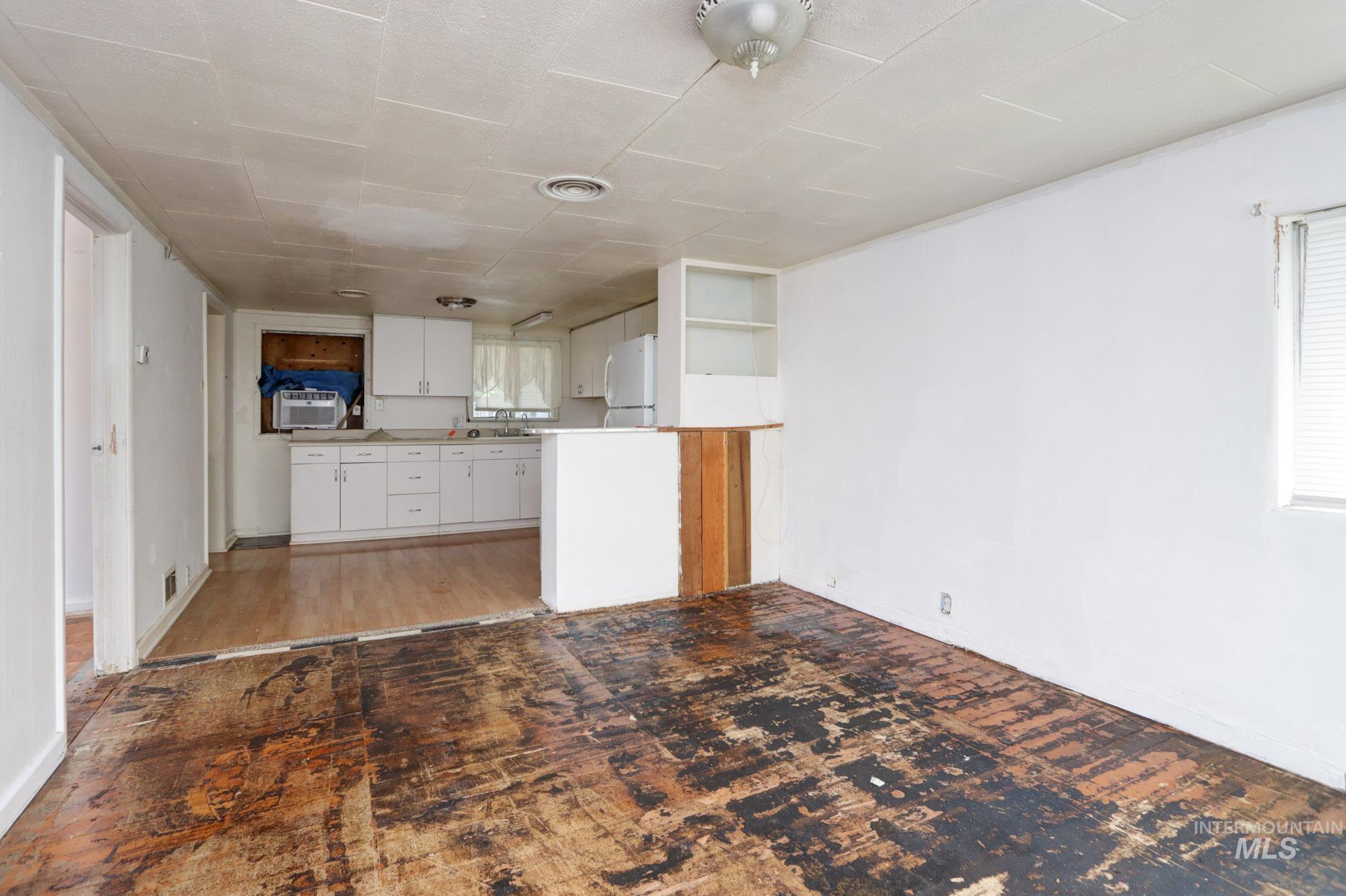 146 Nw 9th St Property Photo 5