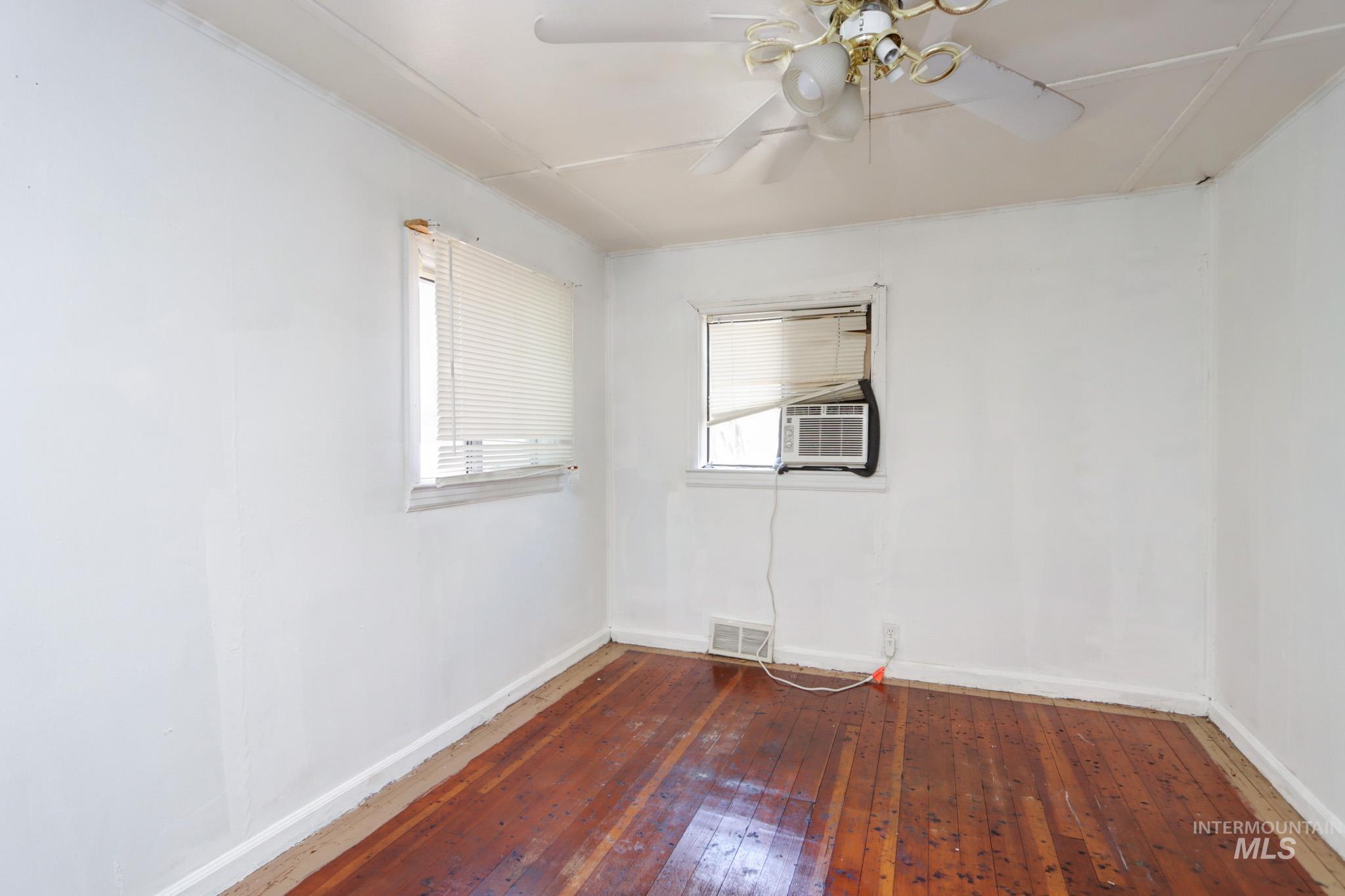 146 Nw 9th St Property Photo 6