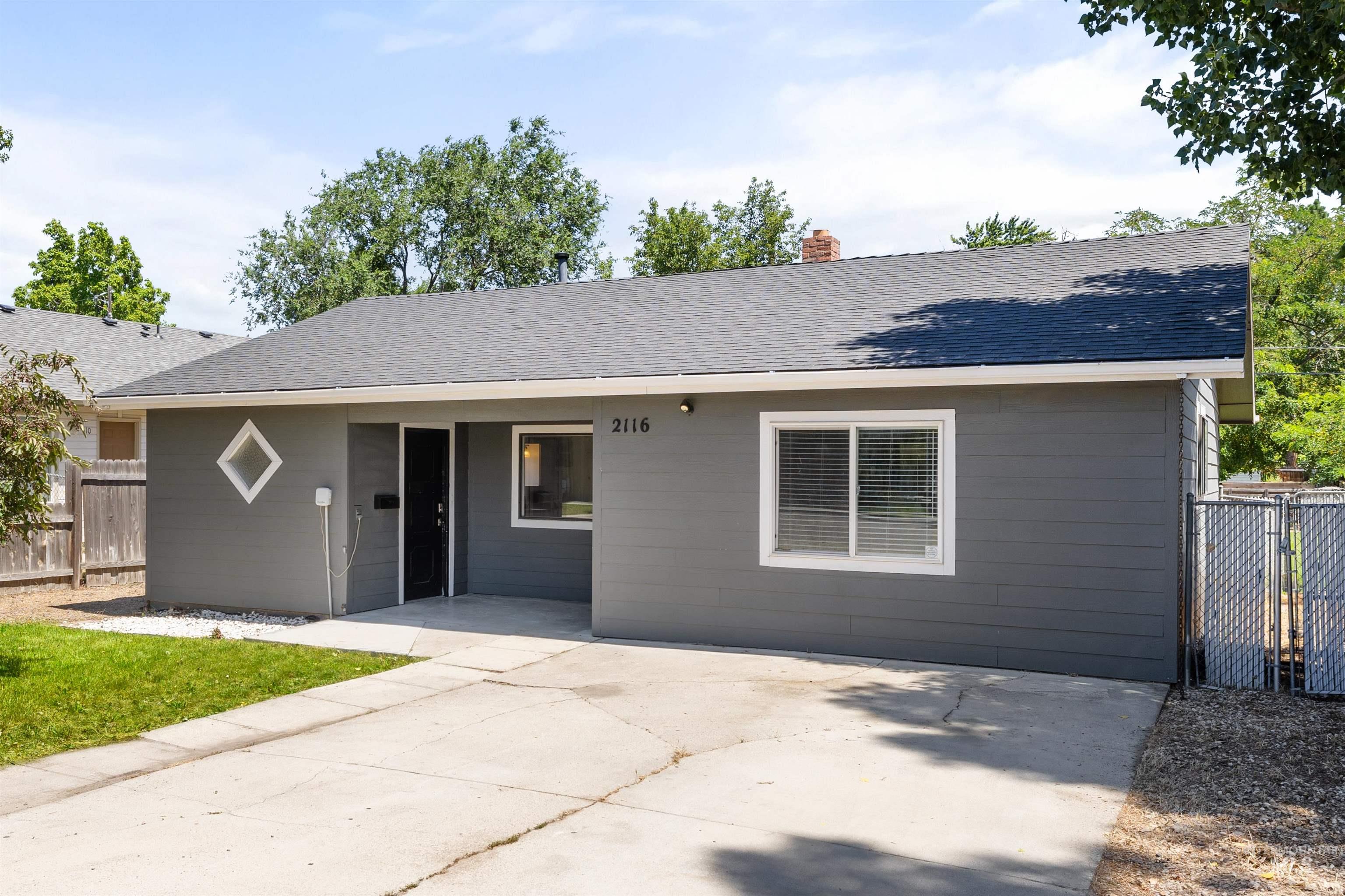 2116 S Longmont Ave Property Photo 1