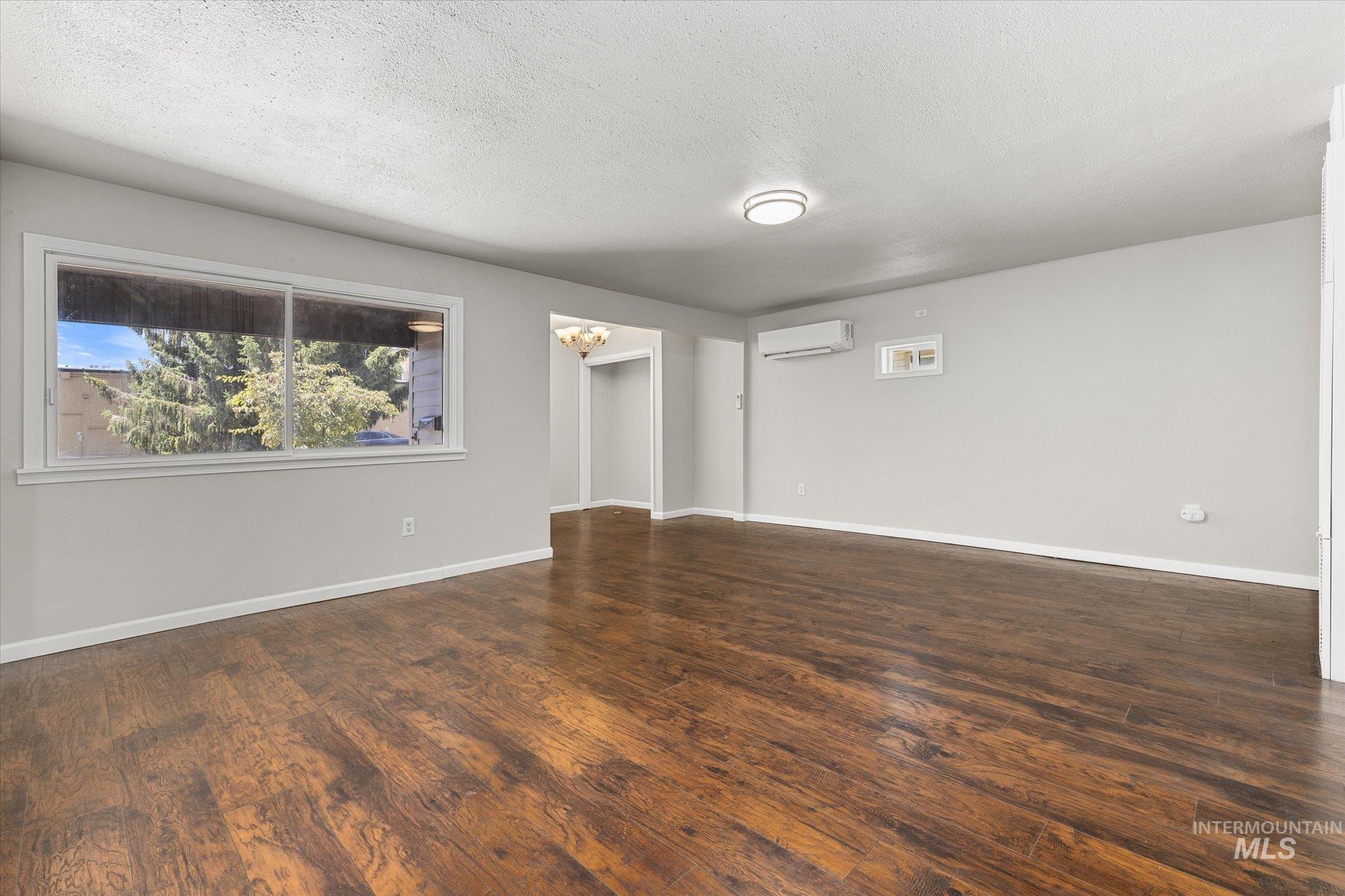 2116 S Longmont Ave Property Photo 5