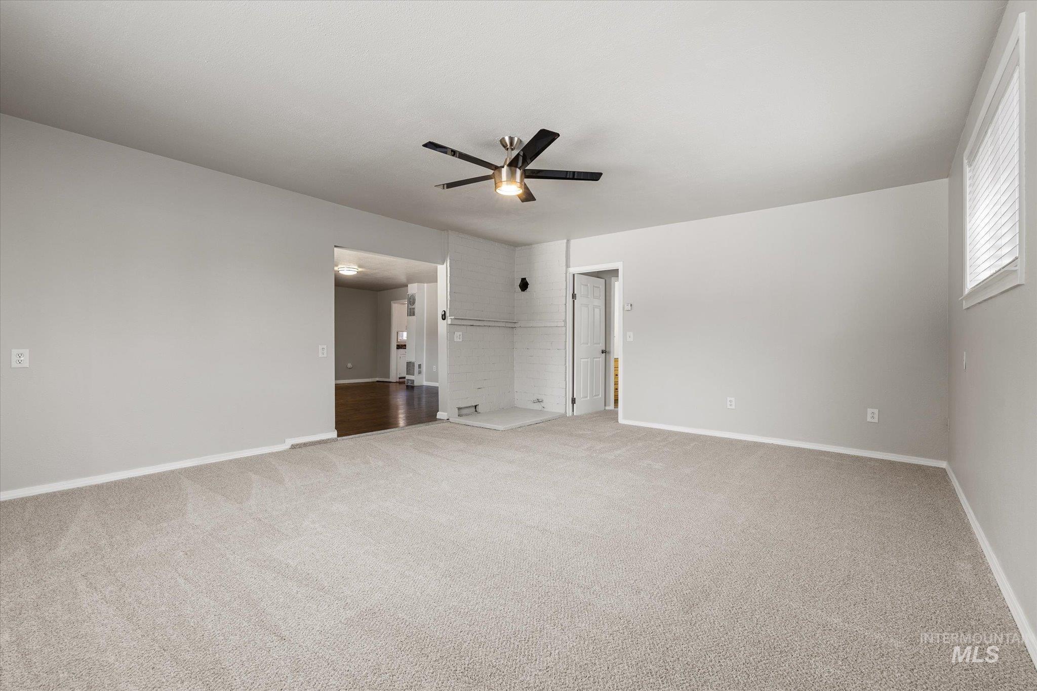 2116 S Longmont Ave Property Photo 8