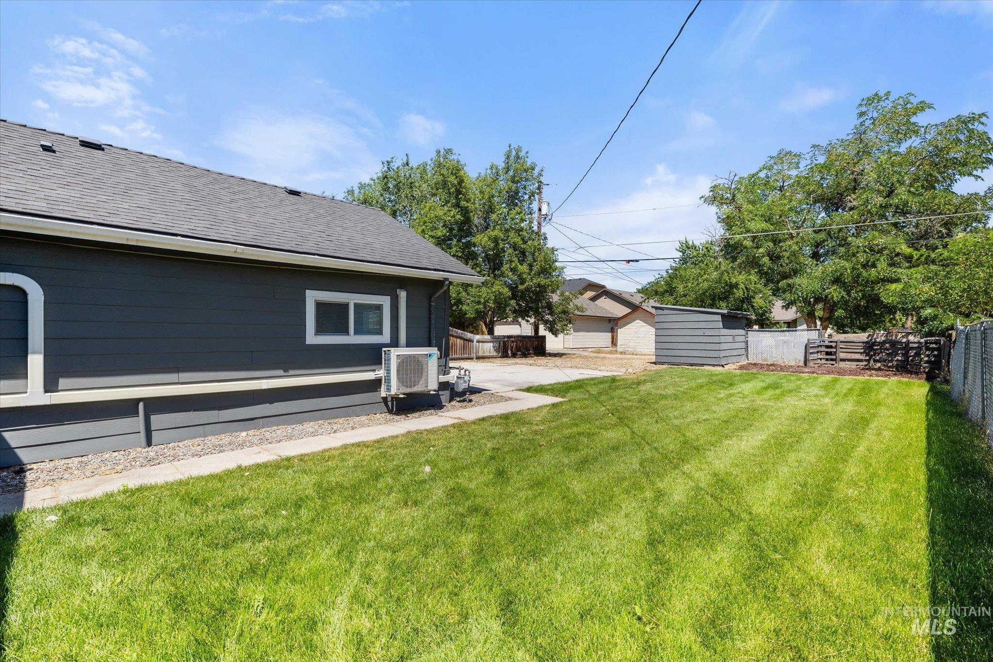 2116 S Longmont Ave Property Photo 19