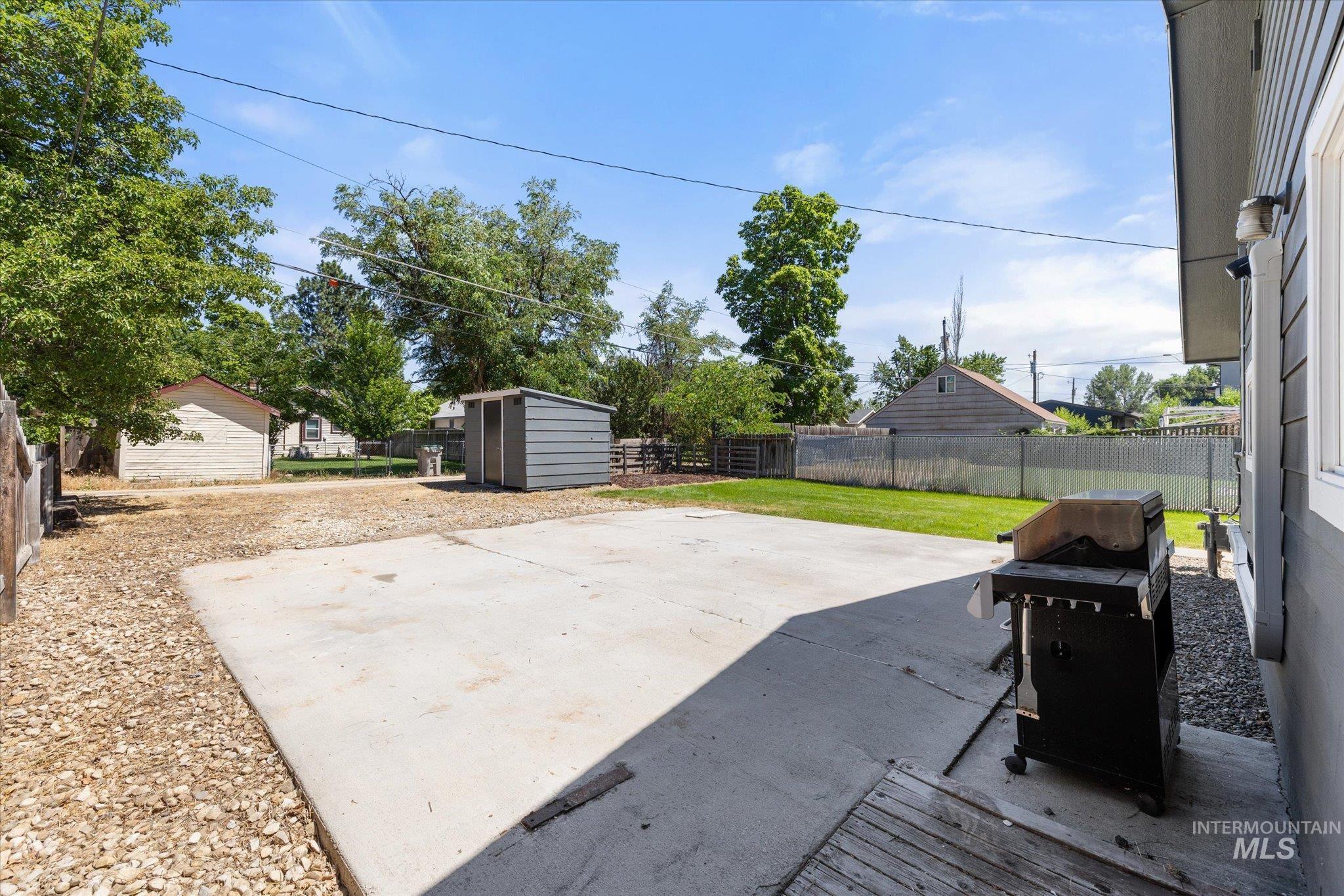2116 S Longmont Ave Property Photo 21