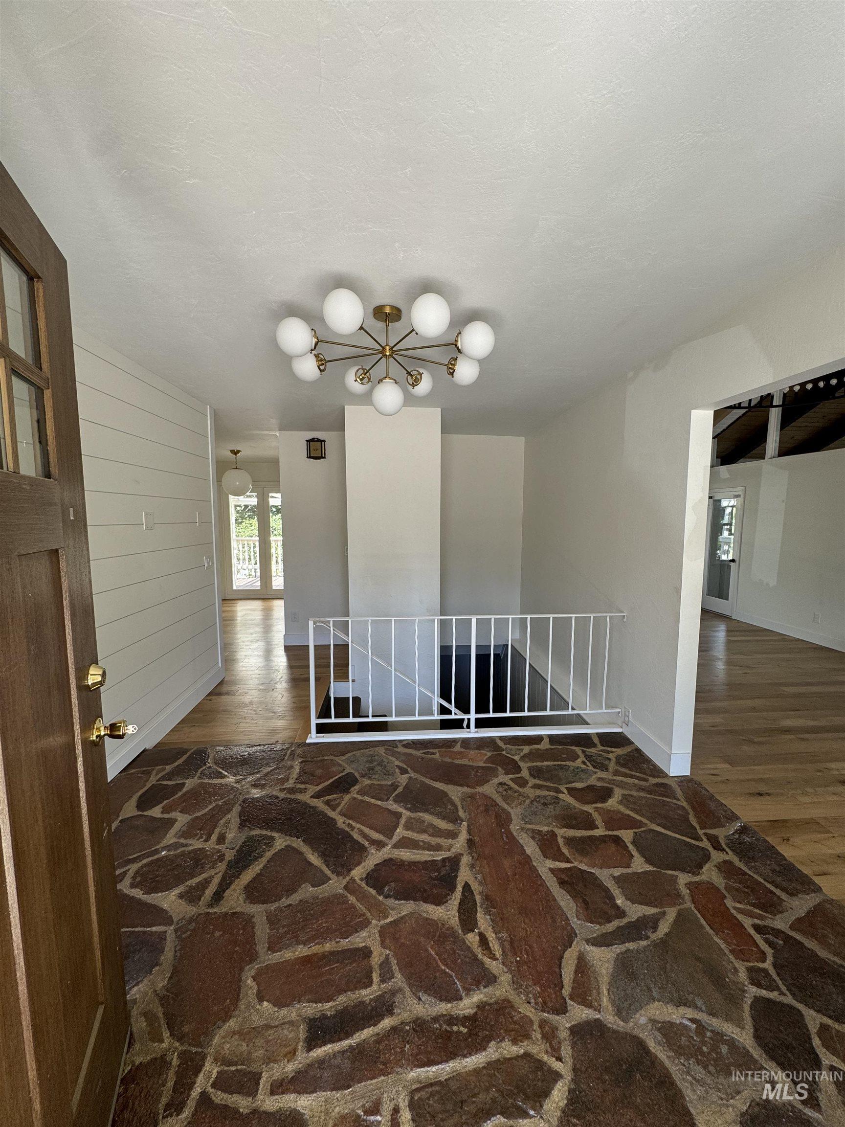 433 N Rene Pl. Property Photo 3