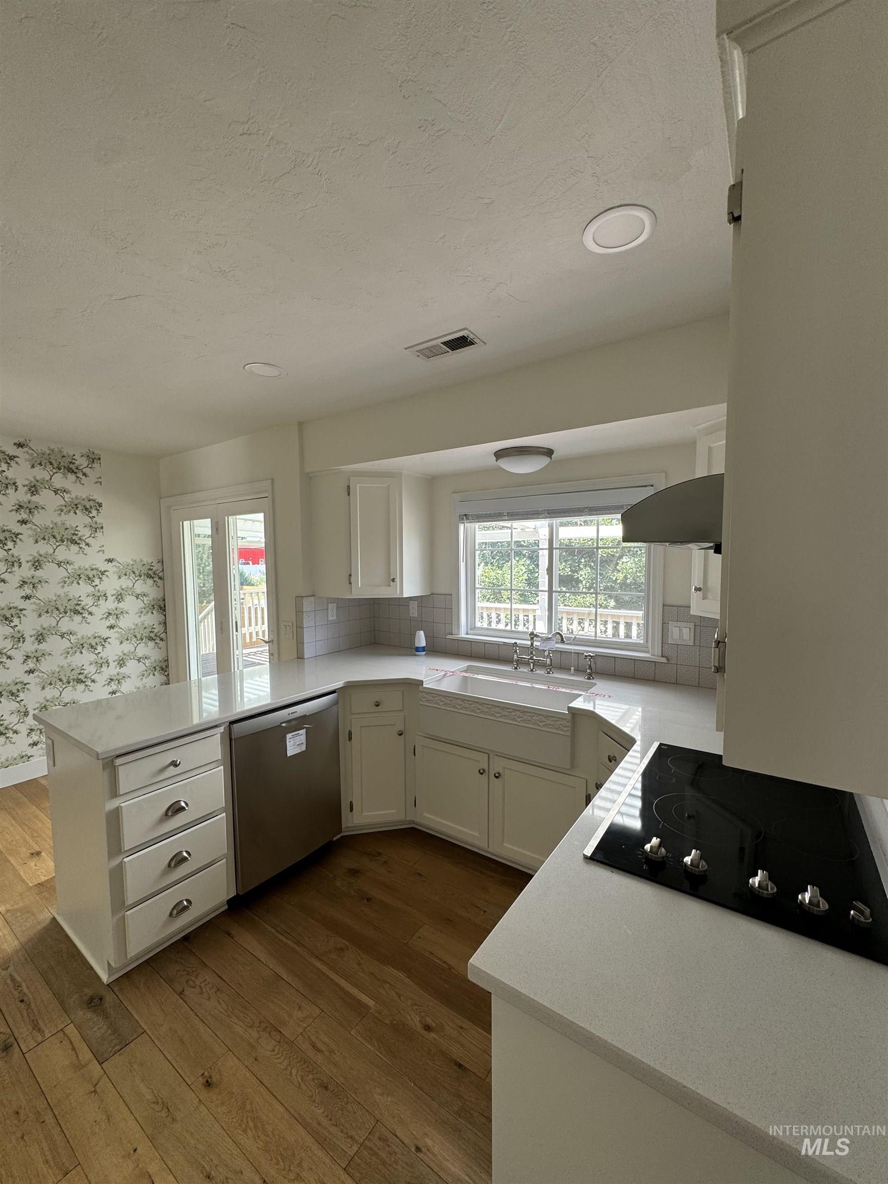 433 N Rene Pl. Property Photo 6