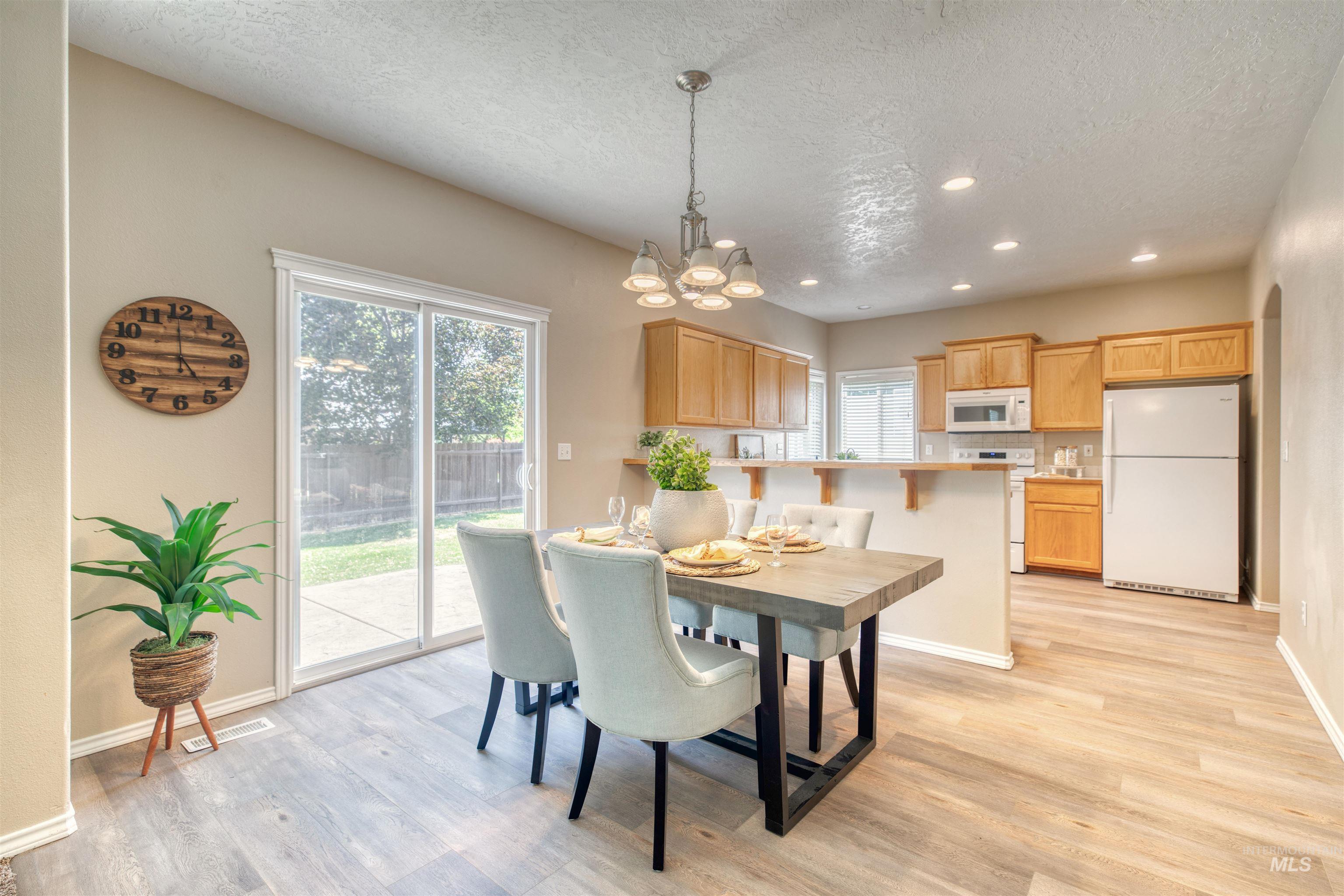 3778 N Elsinore Way Property Photo 15