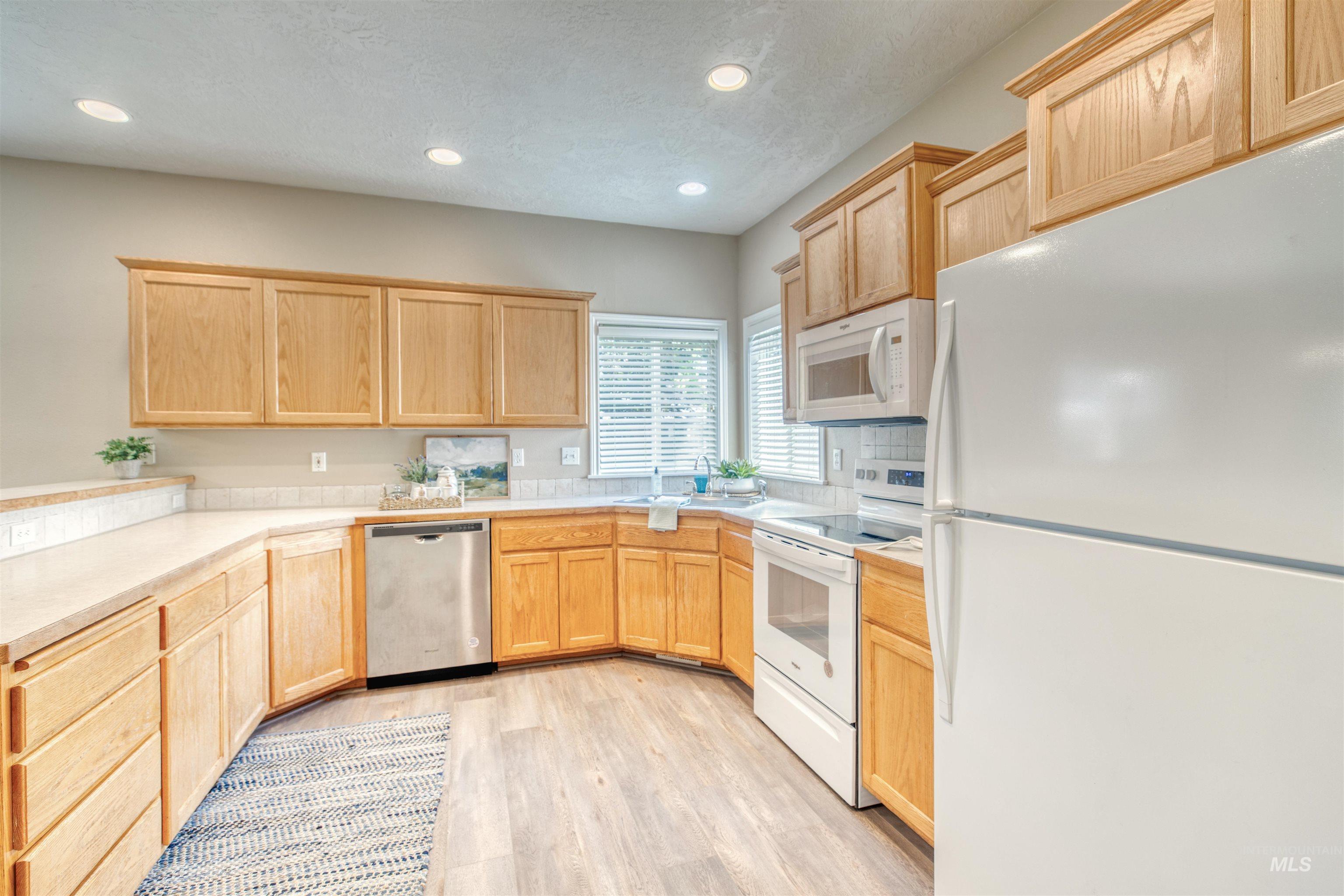 3778 N Elsinore Way Property Photo 19