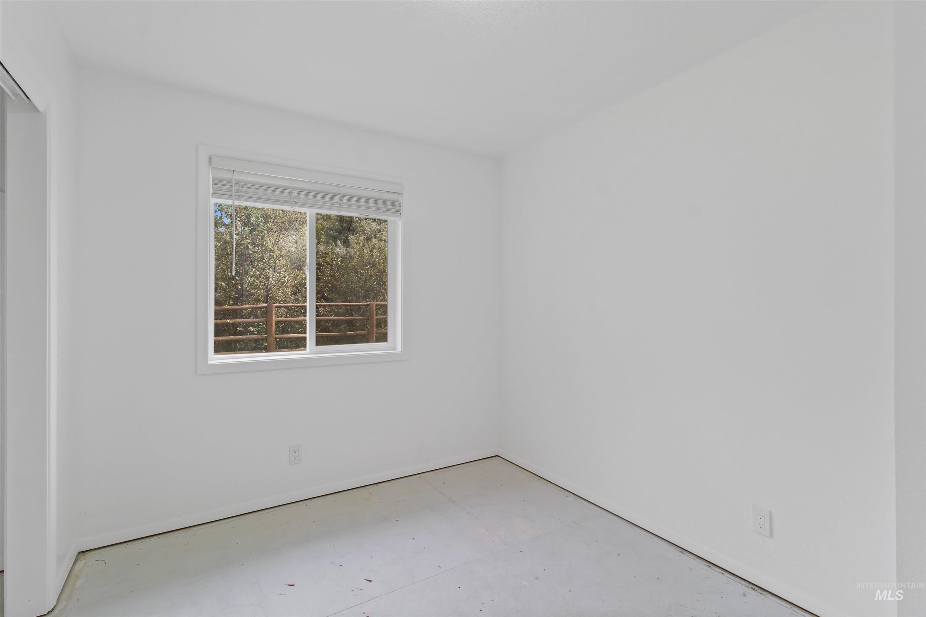 860 Grandview Dr. Property Photo 26