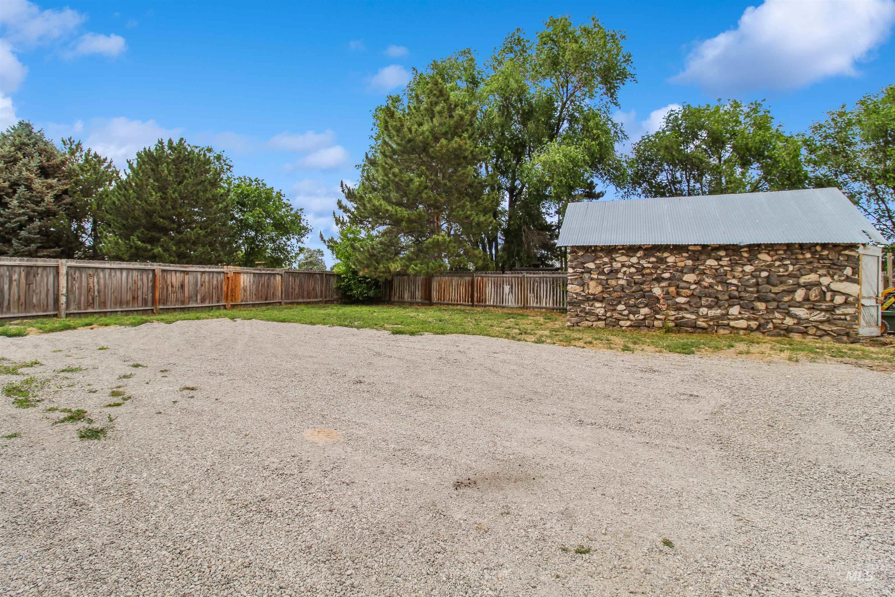 860 Grandview Dr. Property Photo 36