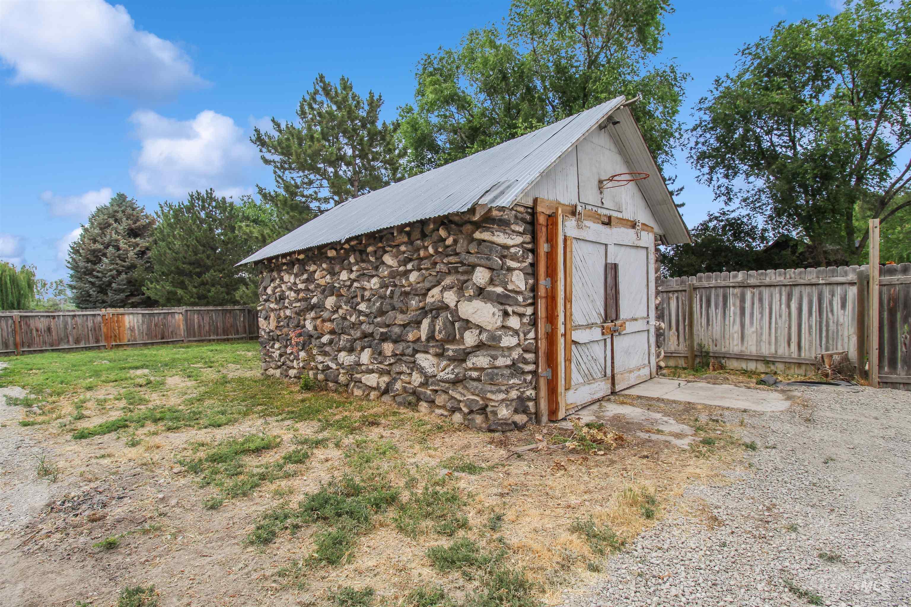 860 Grandview Dr. Property Photo 37