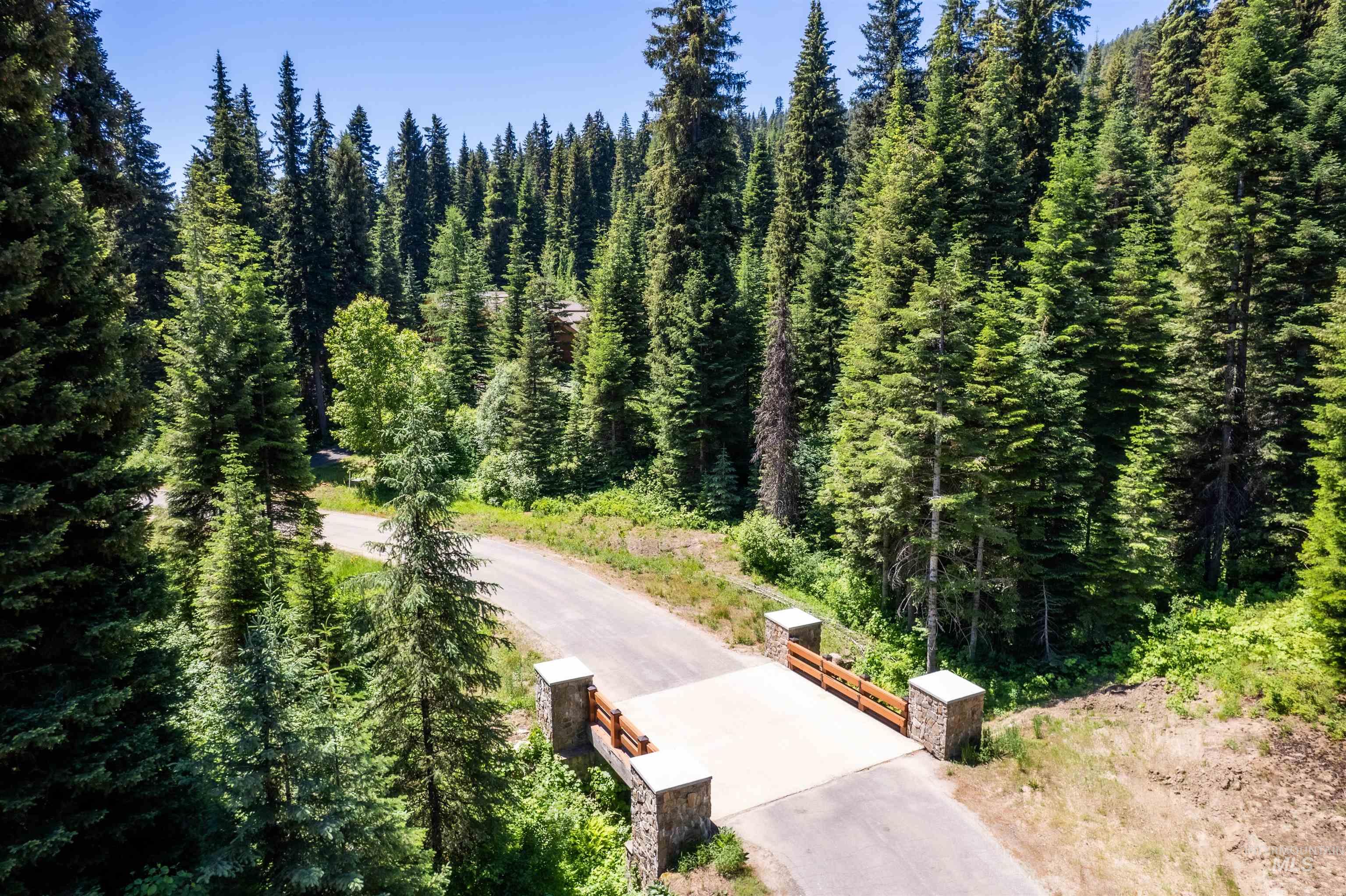 151 Pinnacle Court Property Photo 4