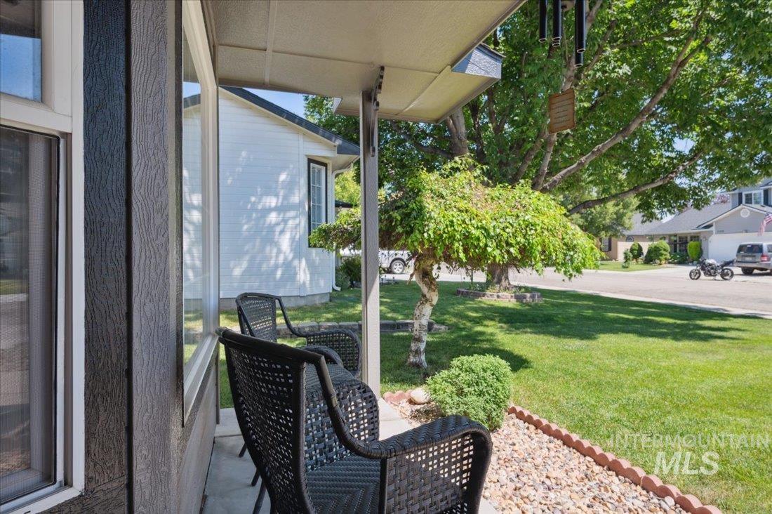 2210 E Meadow Wood Dr Property Photo 4