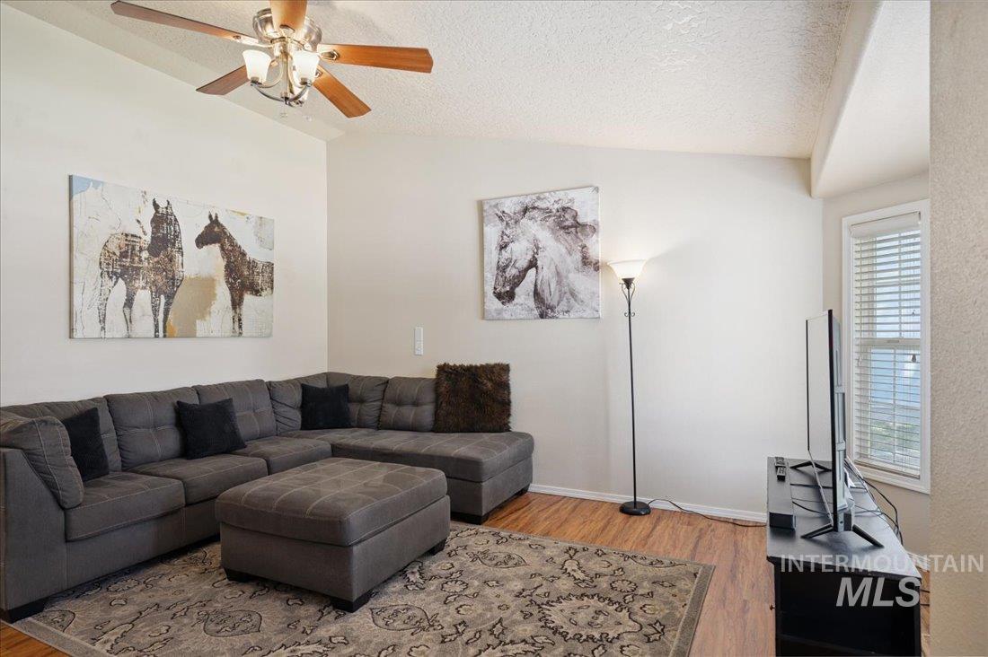 2210 E Meadow Wood Dr Property Photo 5