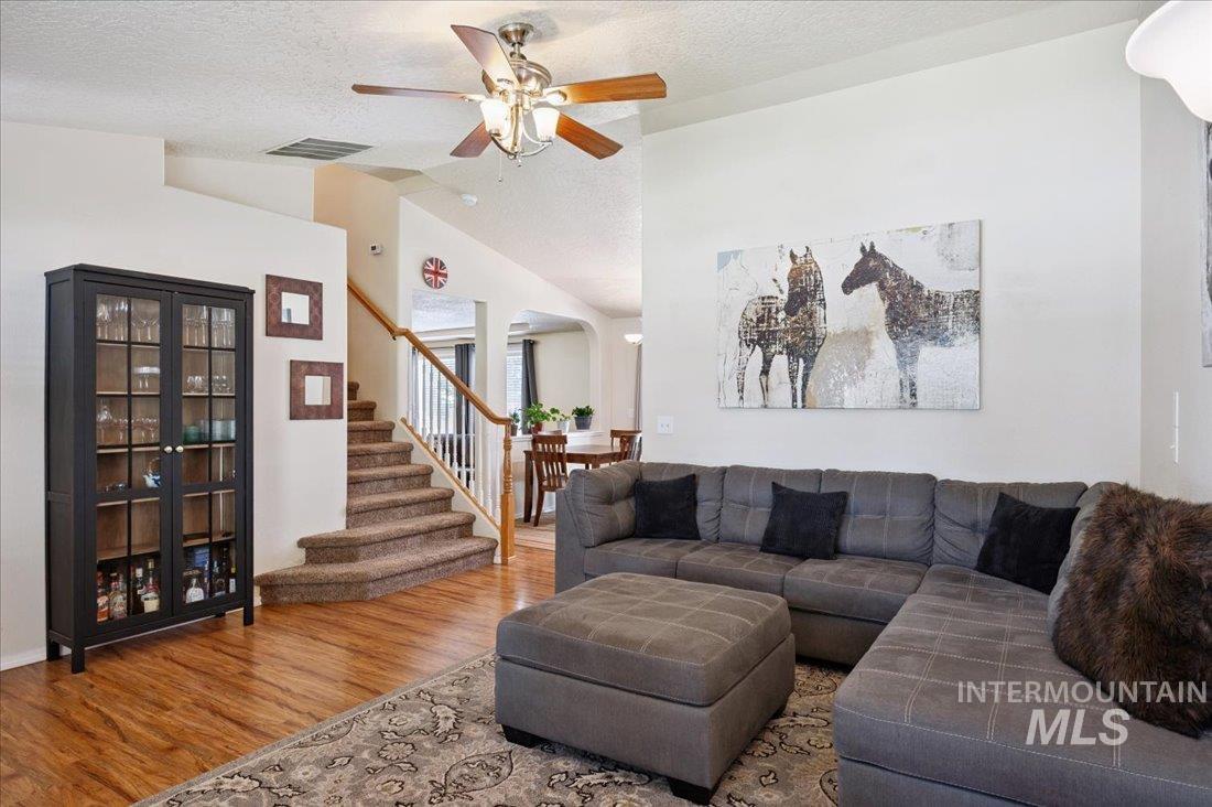 2210 E Meadow Wood Dr Property Photo 6