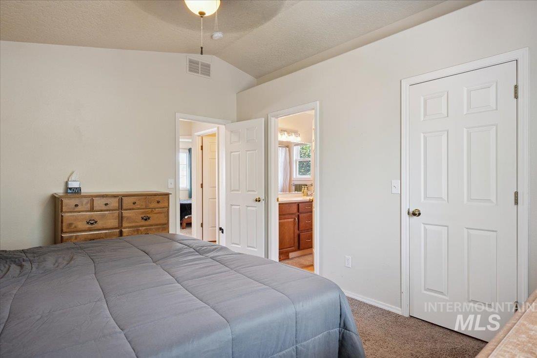 2210 E Meadow Wood Dr Property Photo 17