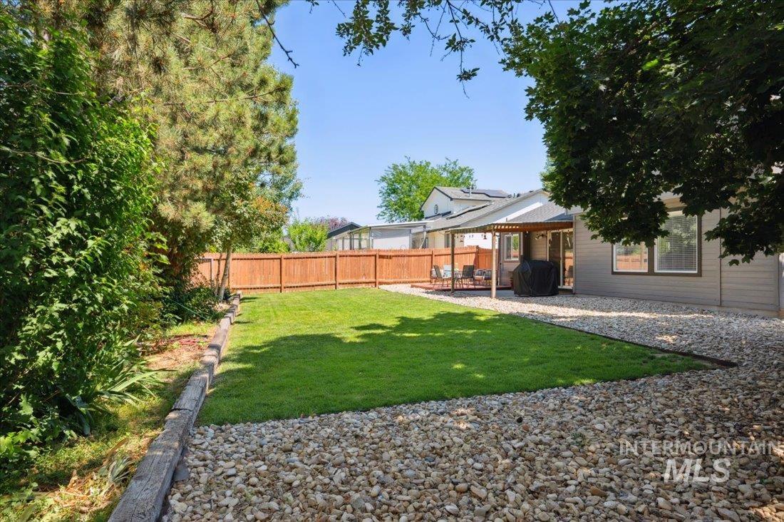 2210 E Meadow Wood Dr Property Photo 28