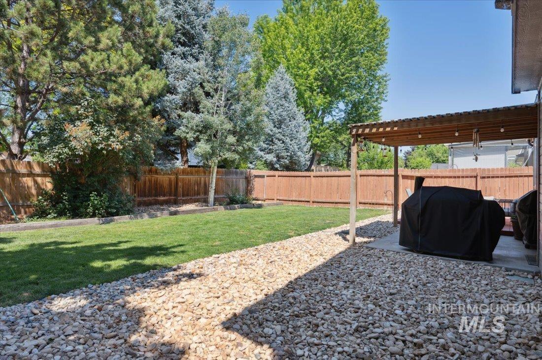 2210 E Meadow Wood Dr Property Photo 29