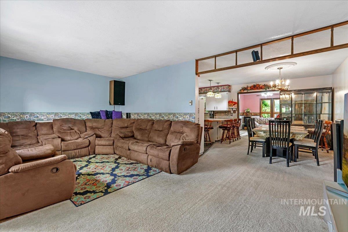 451 Morningside Dr Property Photo 3