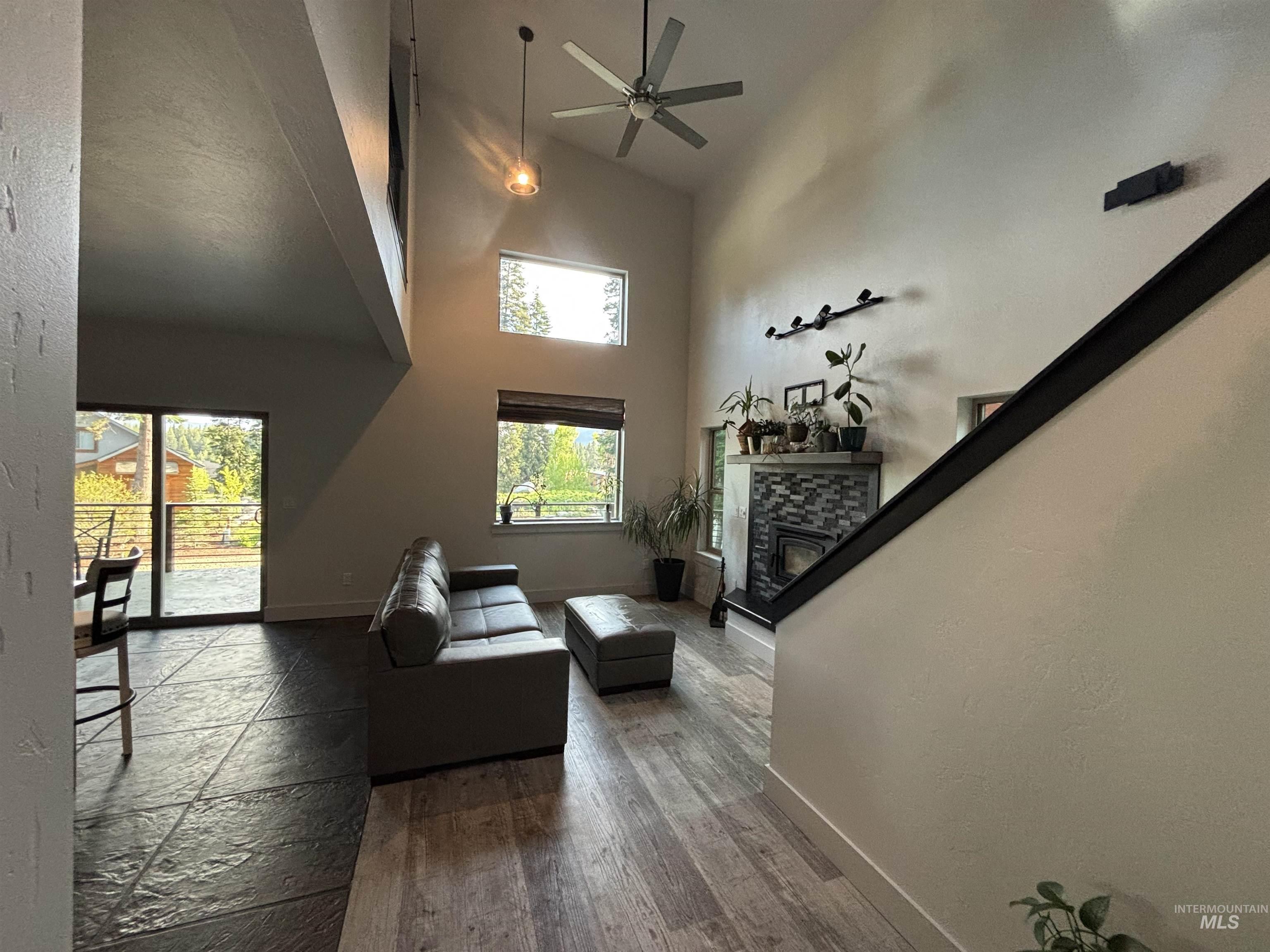1541 Dragonfly Loop Property Photo 3