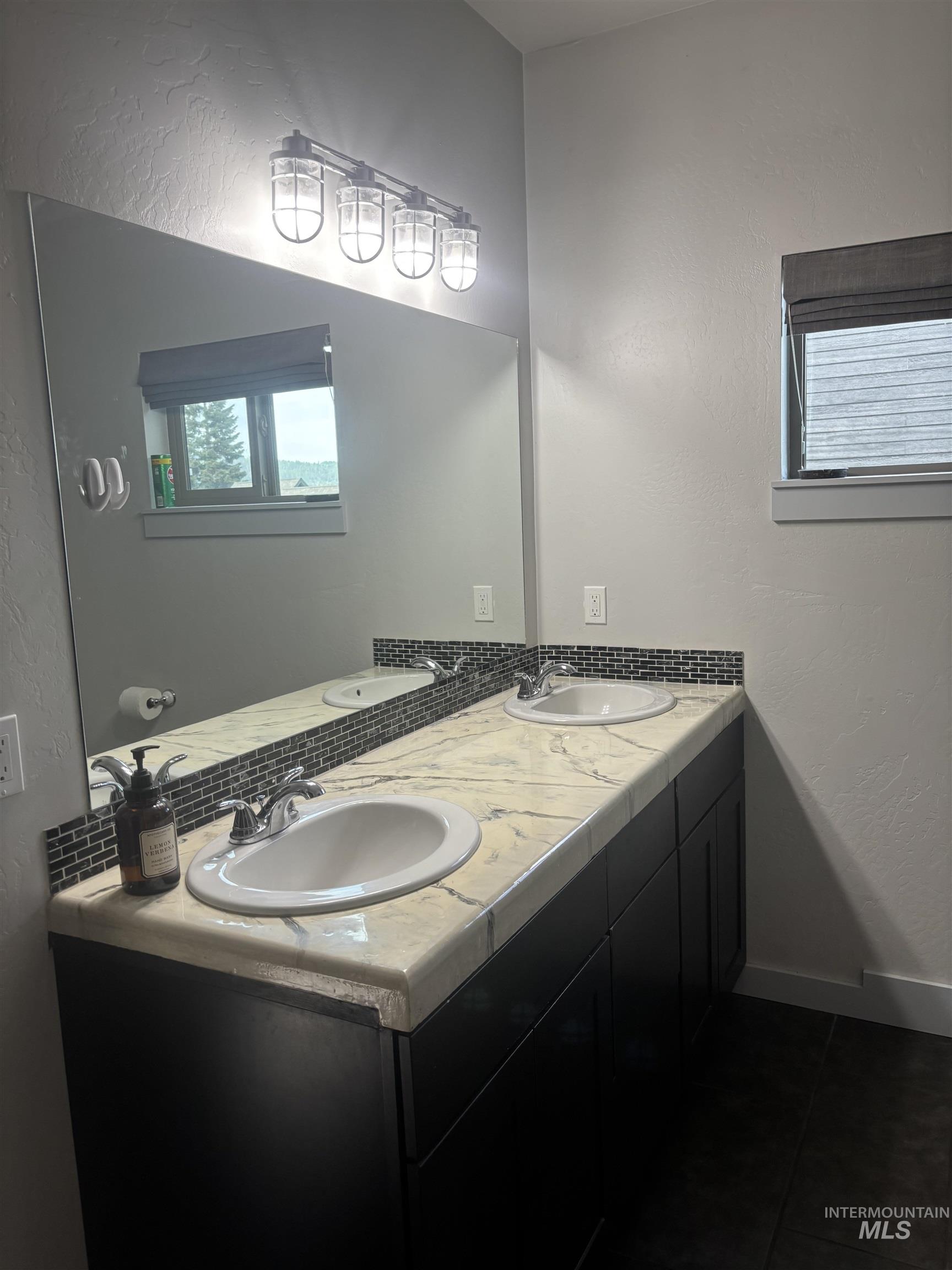 1541 Dragonfly Loop Property Photo 5
