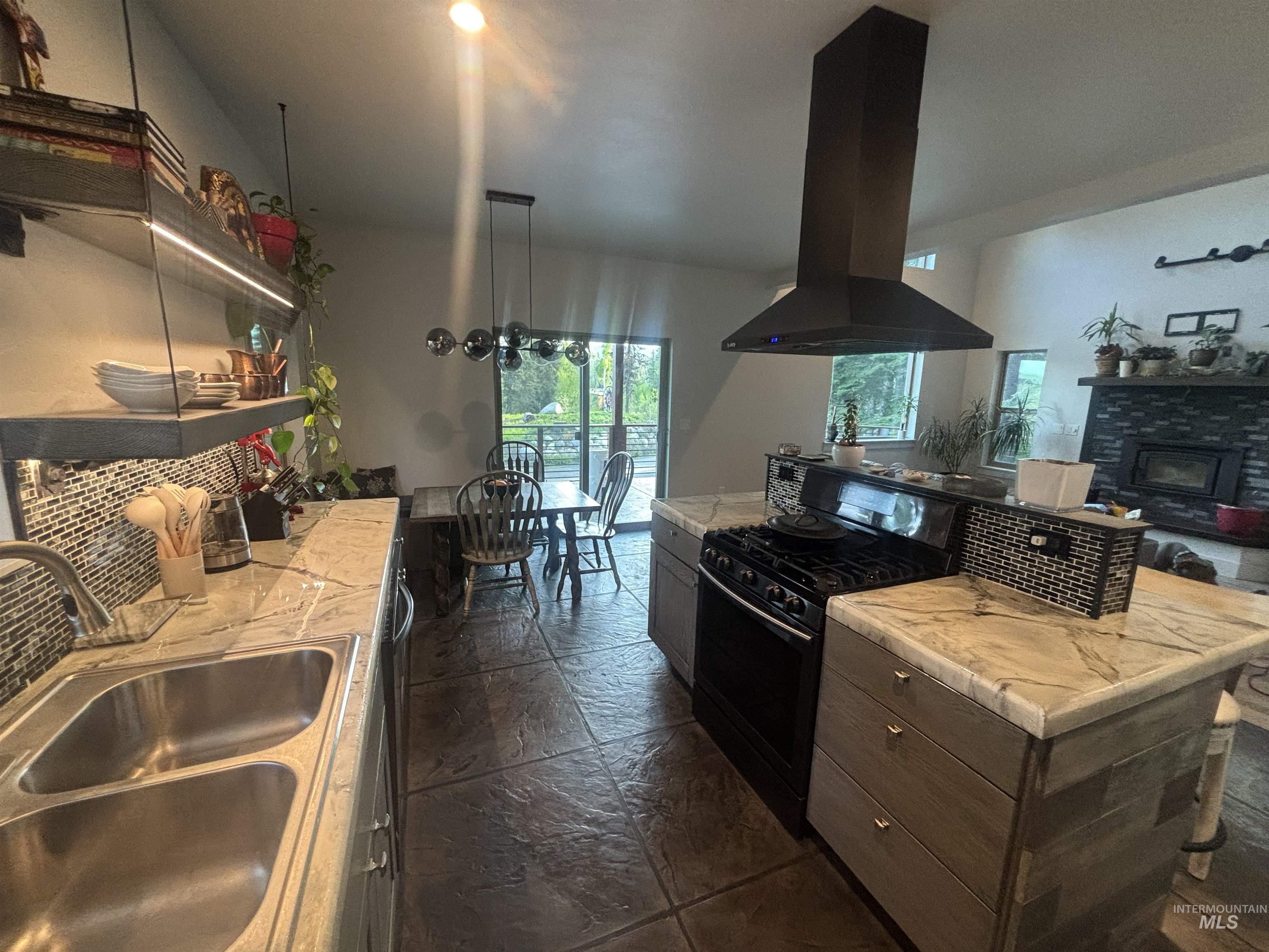 1541 Dragonfly Loop Property Photo 8