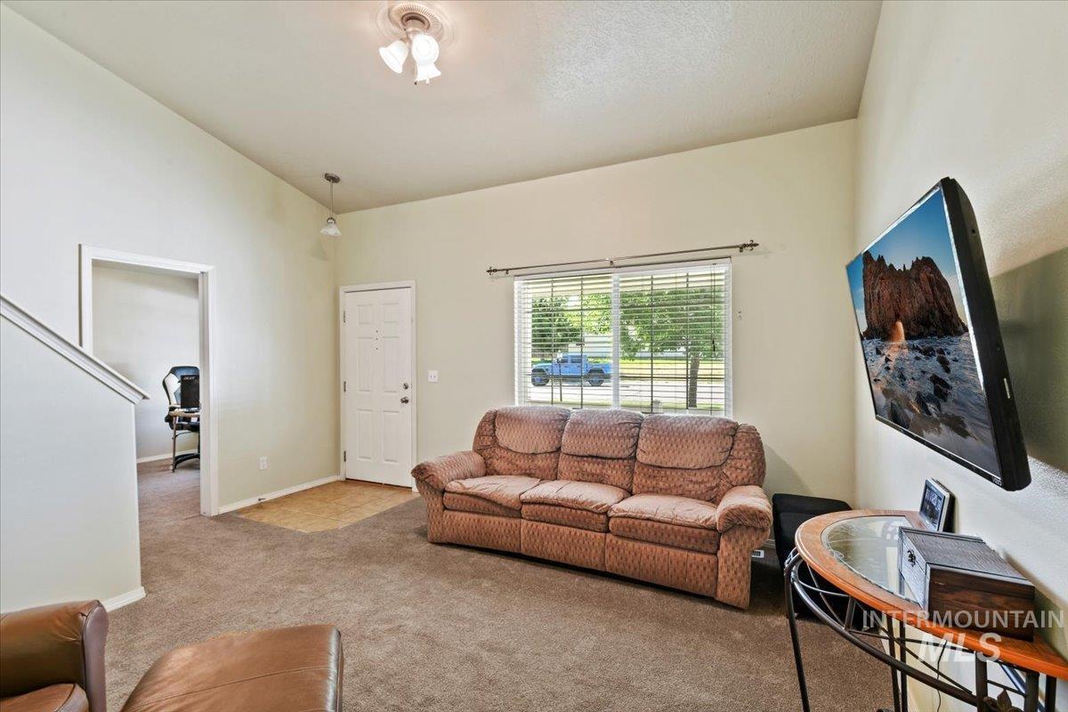 842 E Pluton Property Photo 4