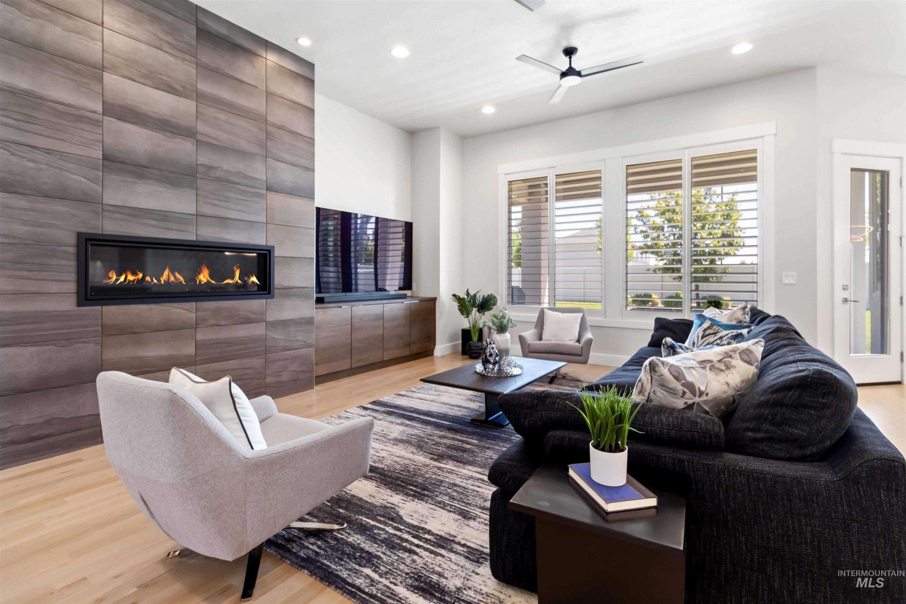 511 W Oak Springs Dr Property Photo 7