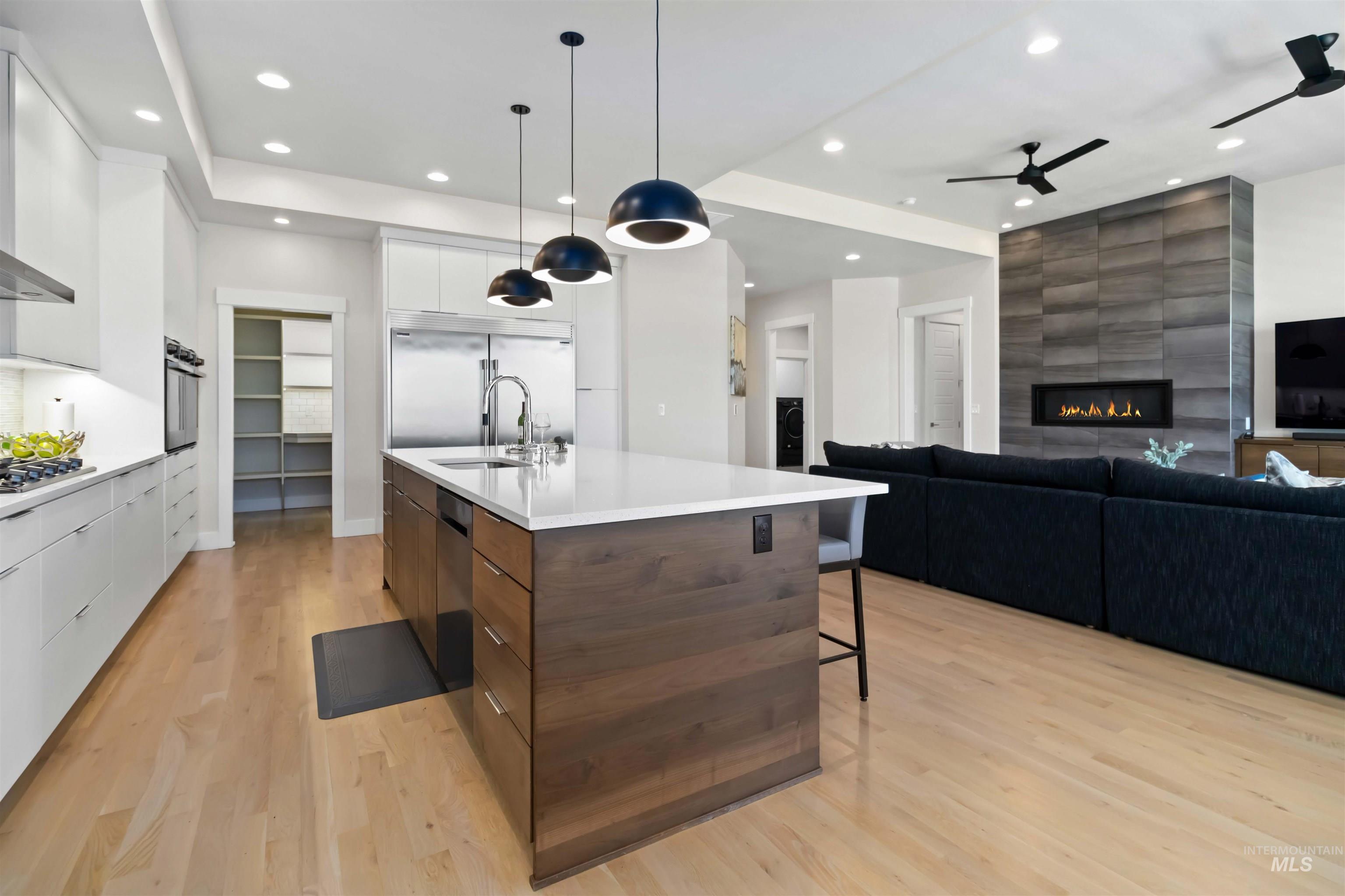 511 W Oak Springs Dr Property Photo 13