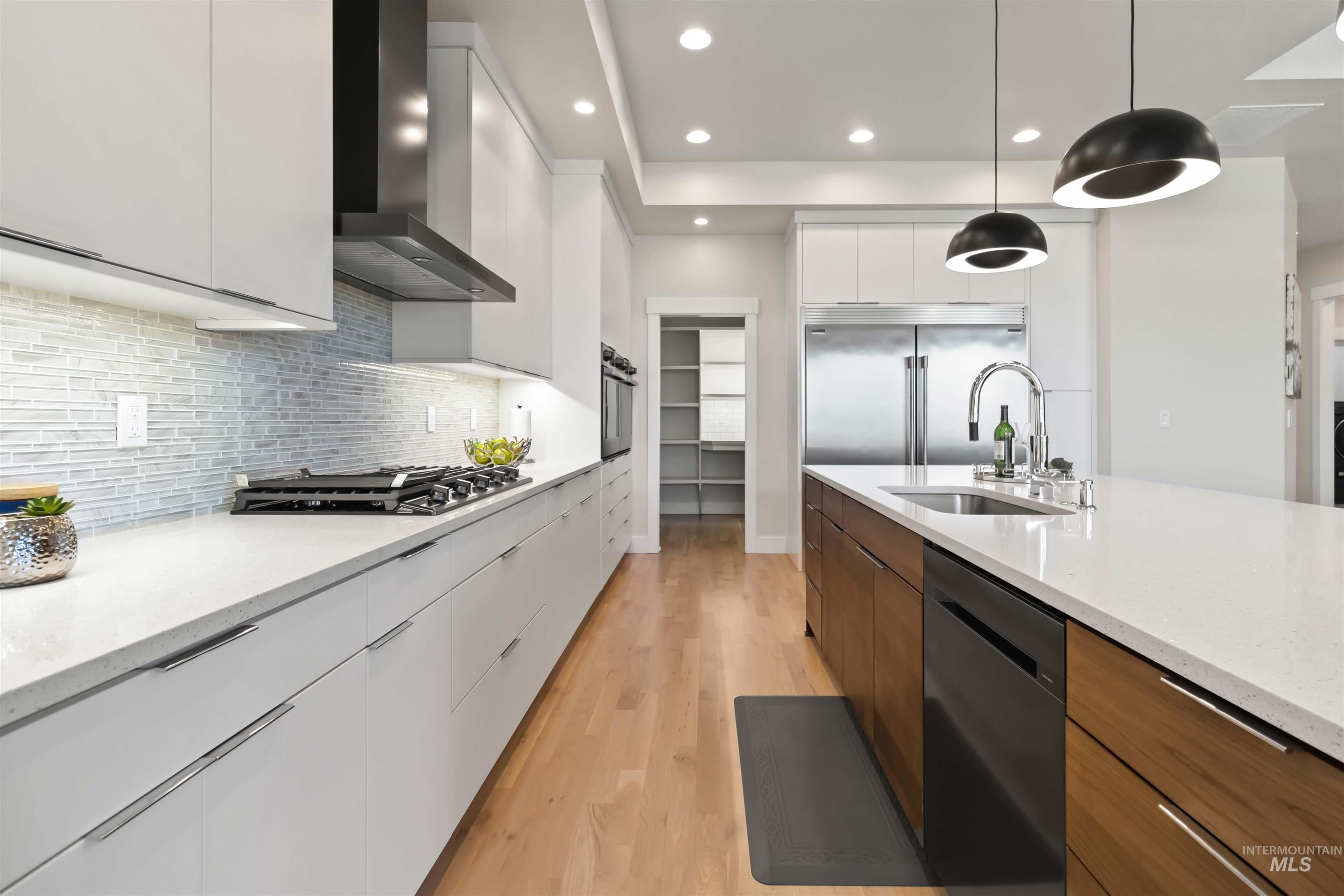 511 W Oak Springs Dr Property Photo 14