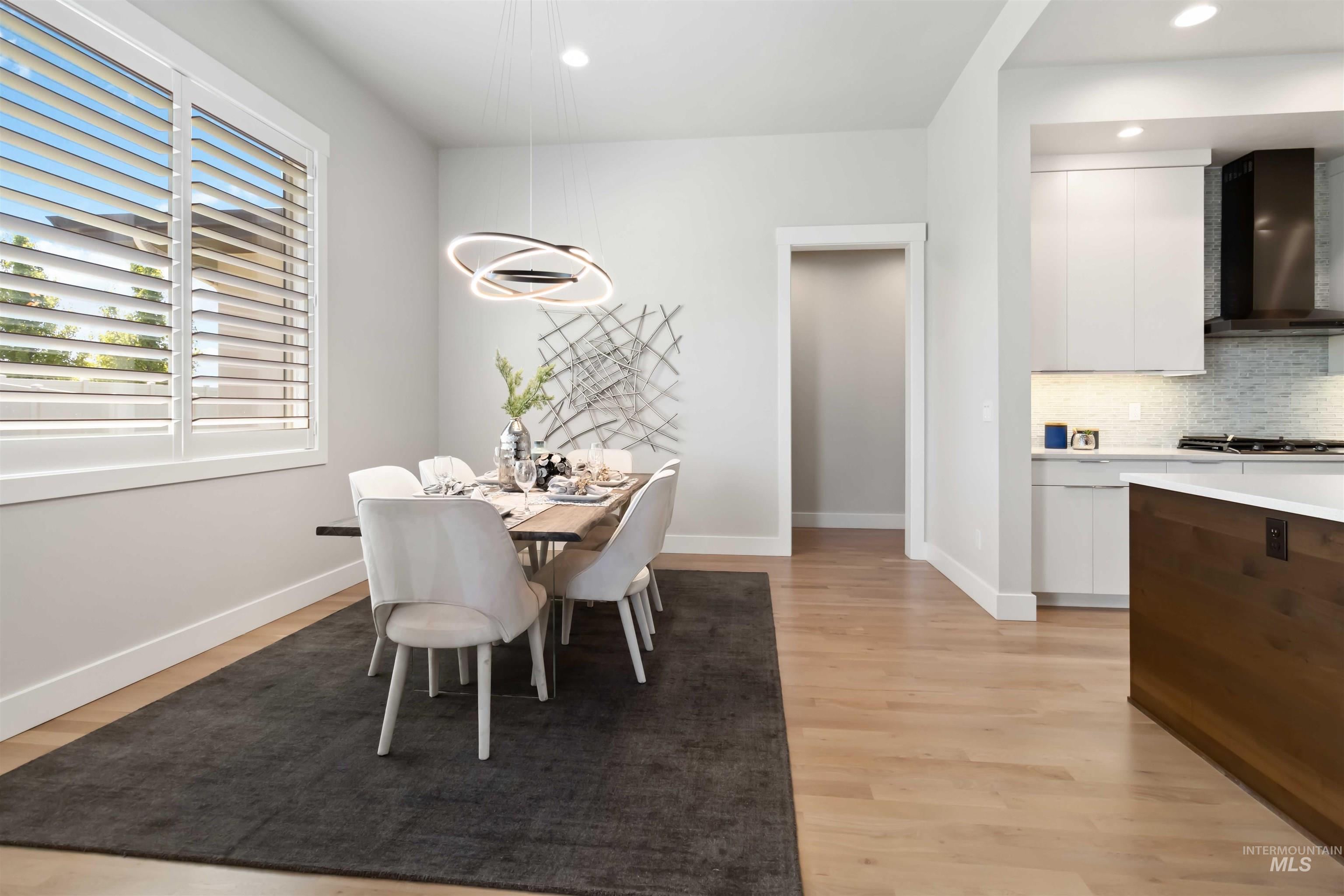 511 W Oak Springs Dr Property Photo 16