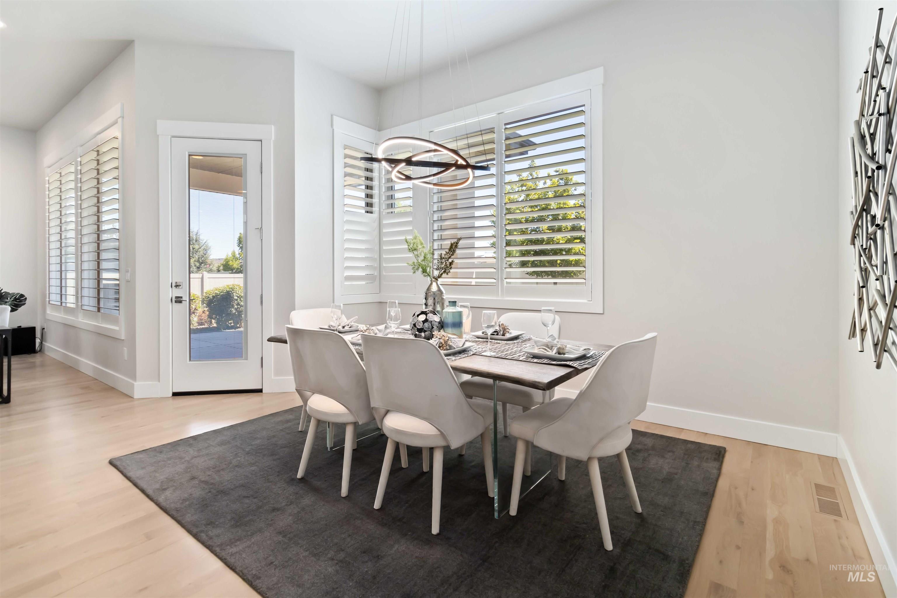 511 W Oak Springs Dr Property Photo 19