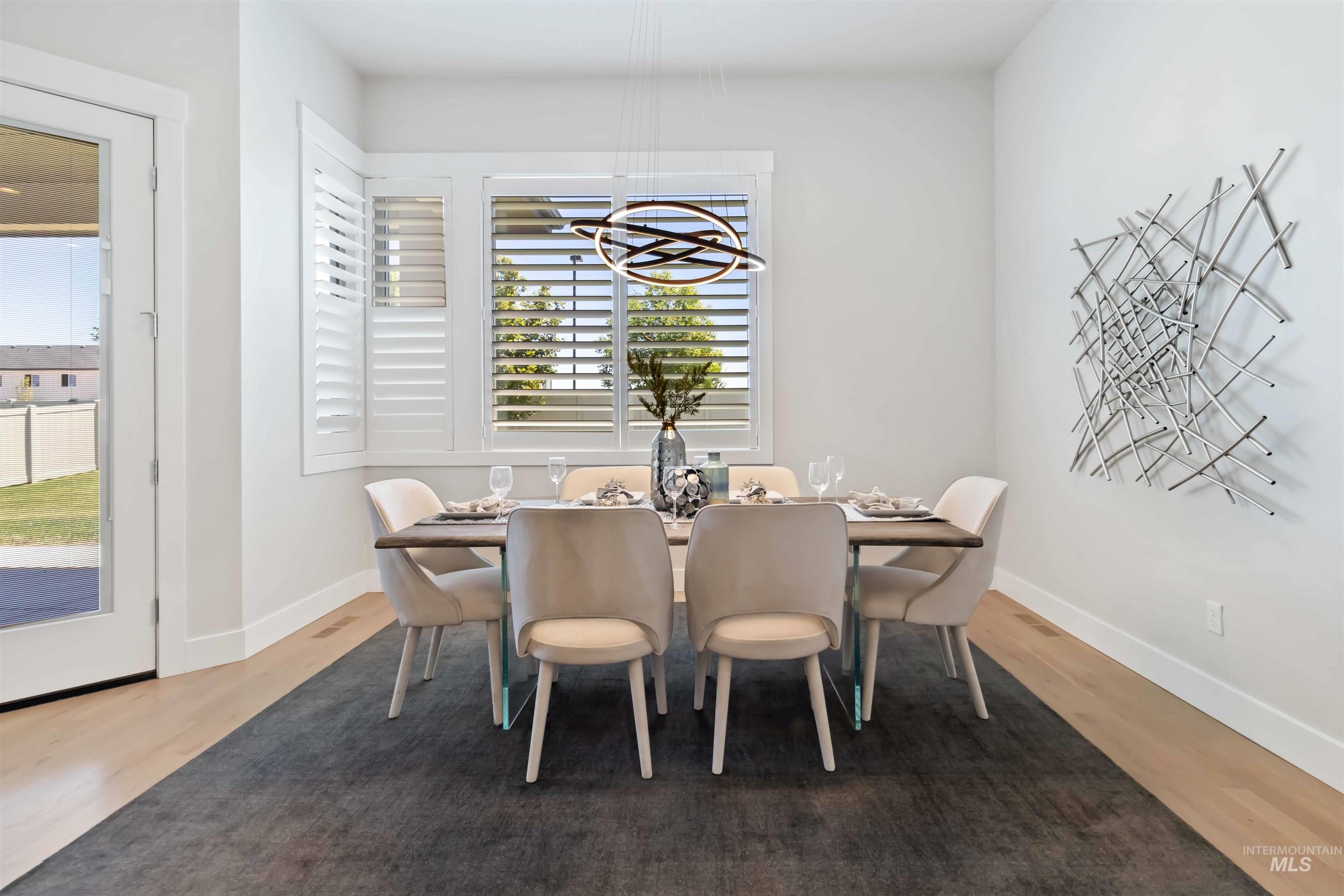 511 W Oak Springs Dr Property Photo 20