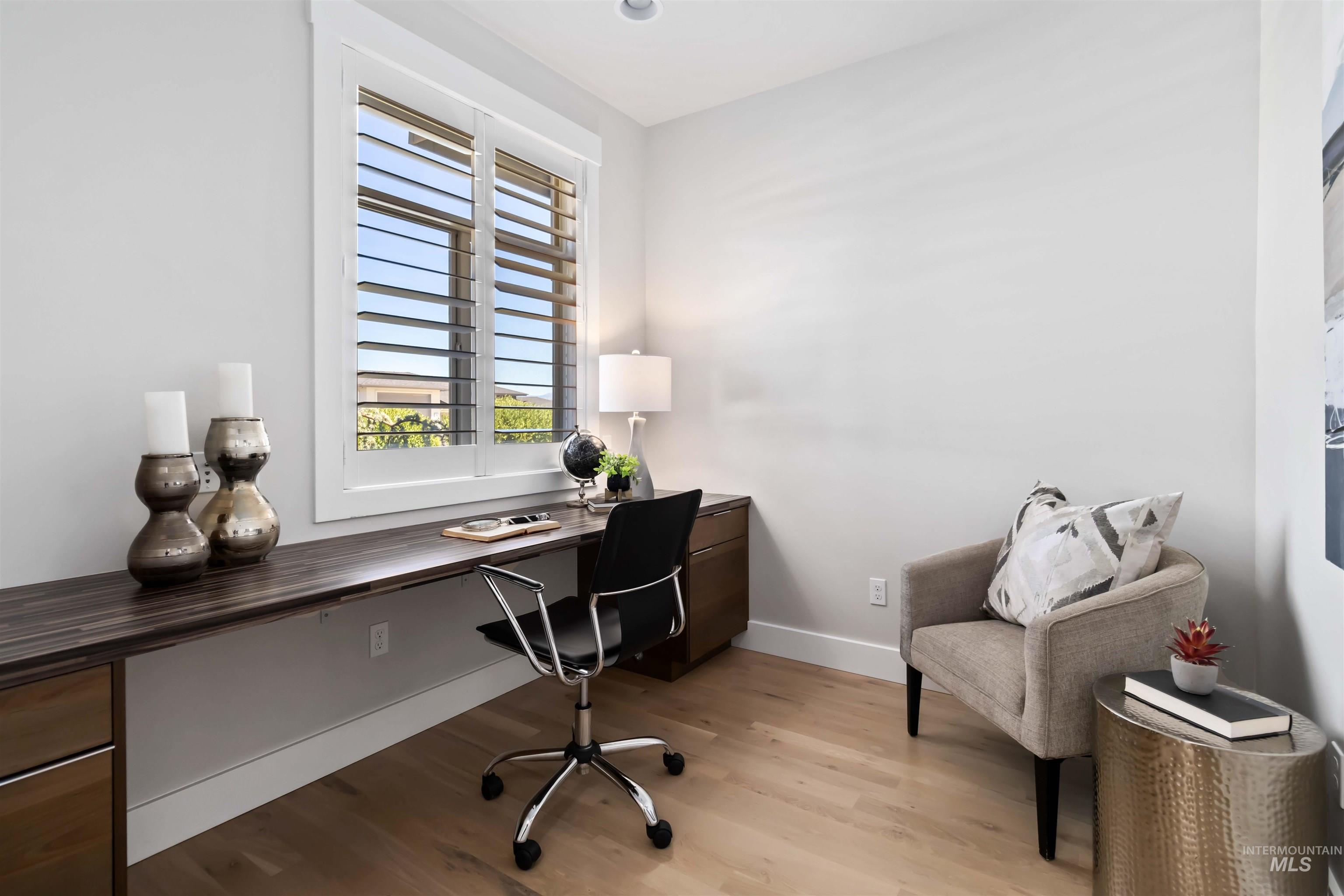 511 W Oak Springs Dr Property Photo 21