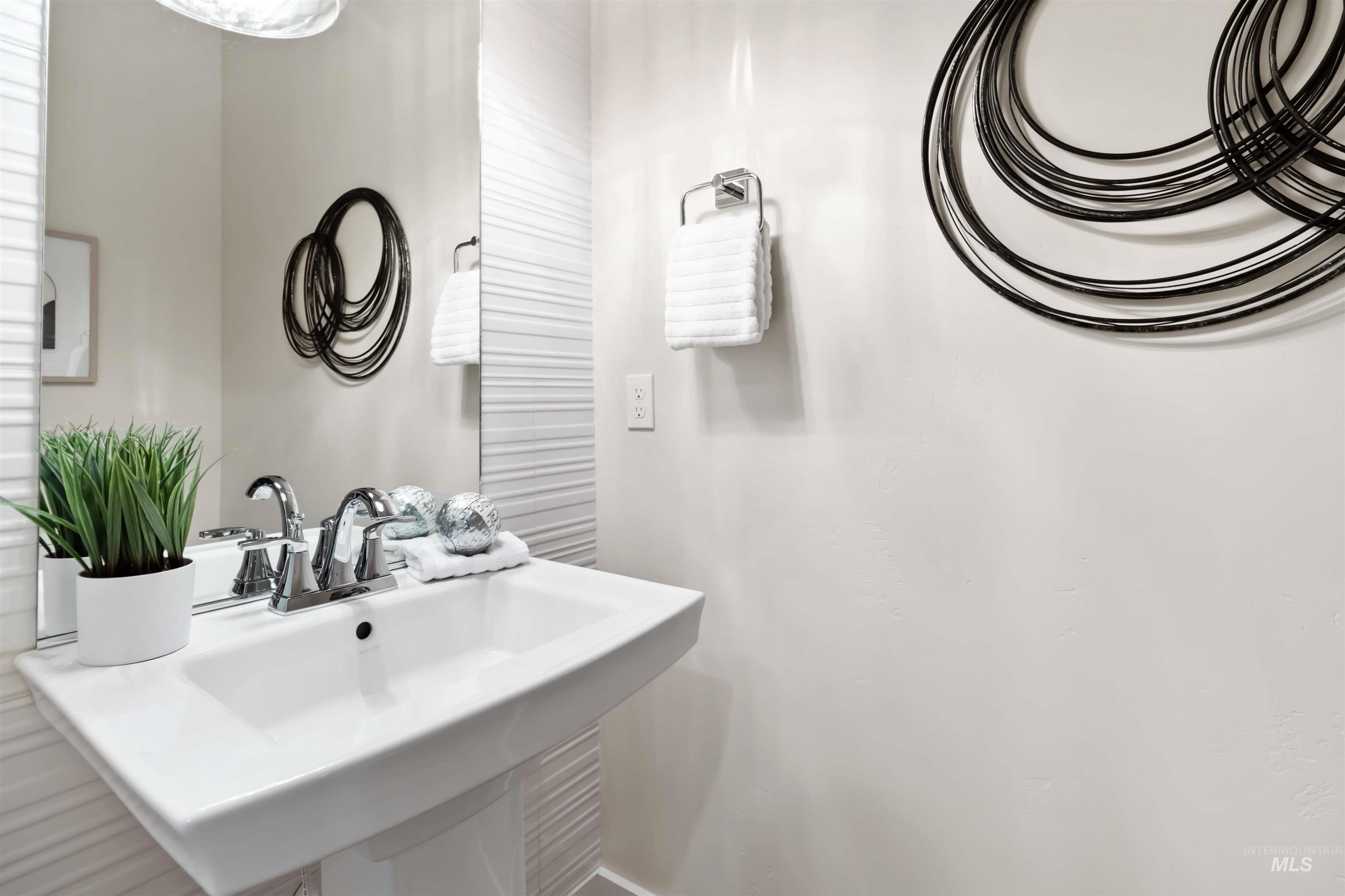 511 W Oak Springs Dr Property Photo 24