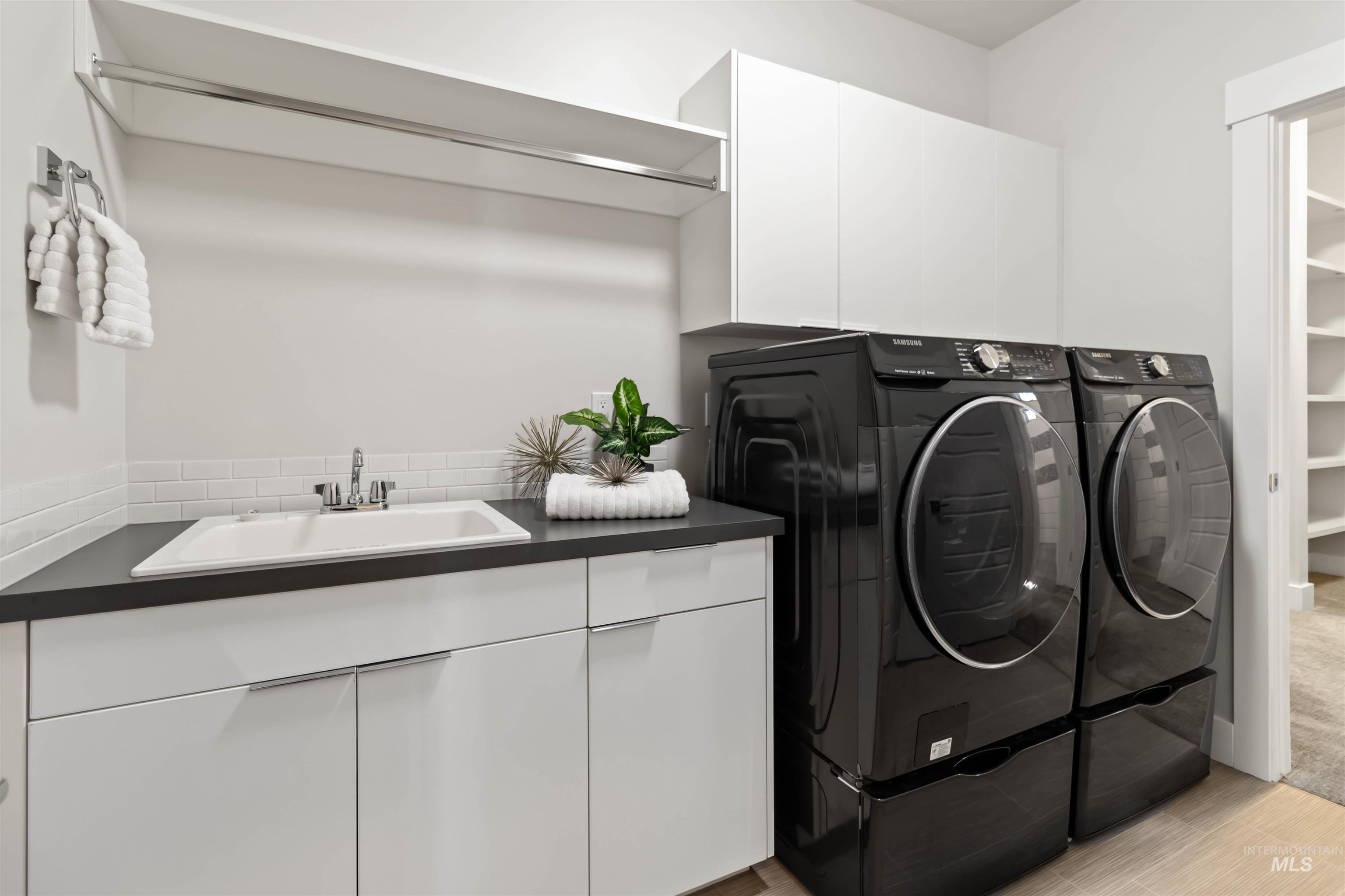 511 W Oak Springs Dr Property Photo 25