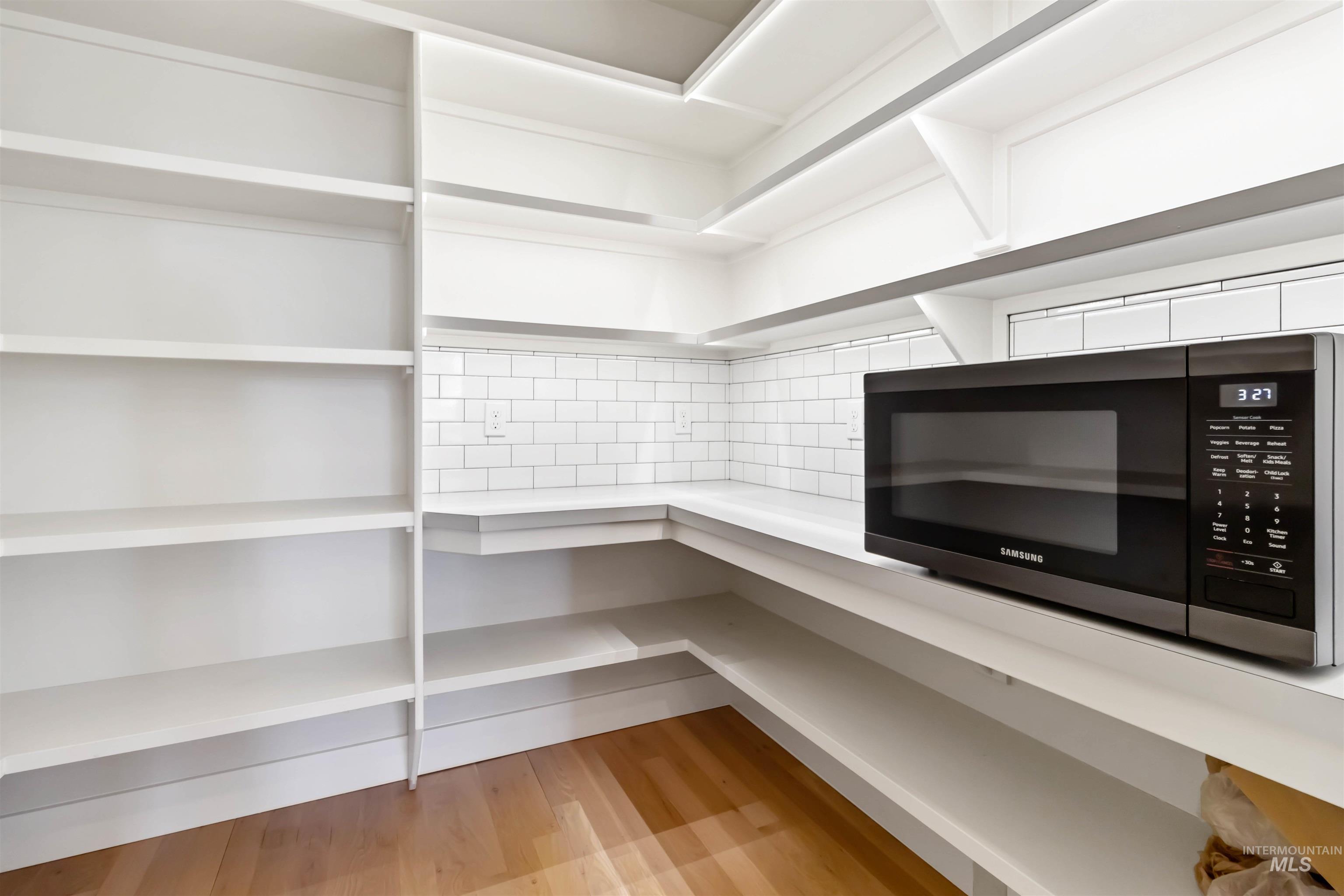 511 W Oak Springs Dr Property Photo 27