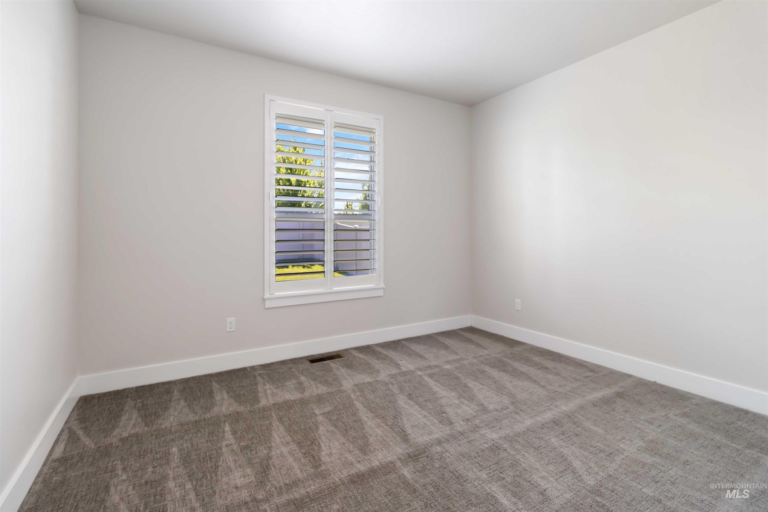 511 W Oak Springs Dr Property Photo 28