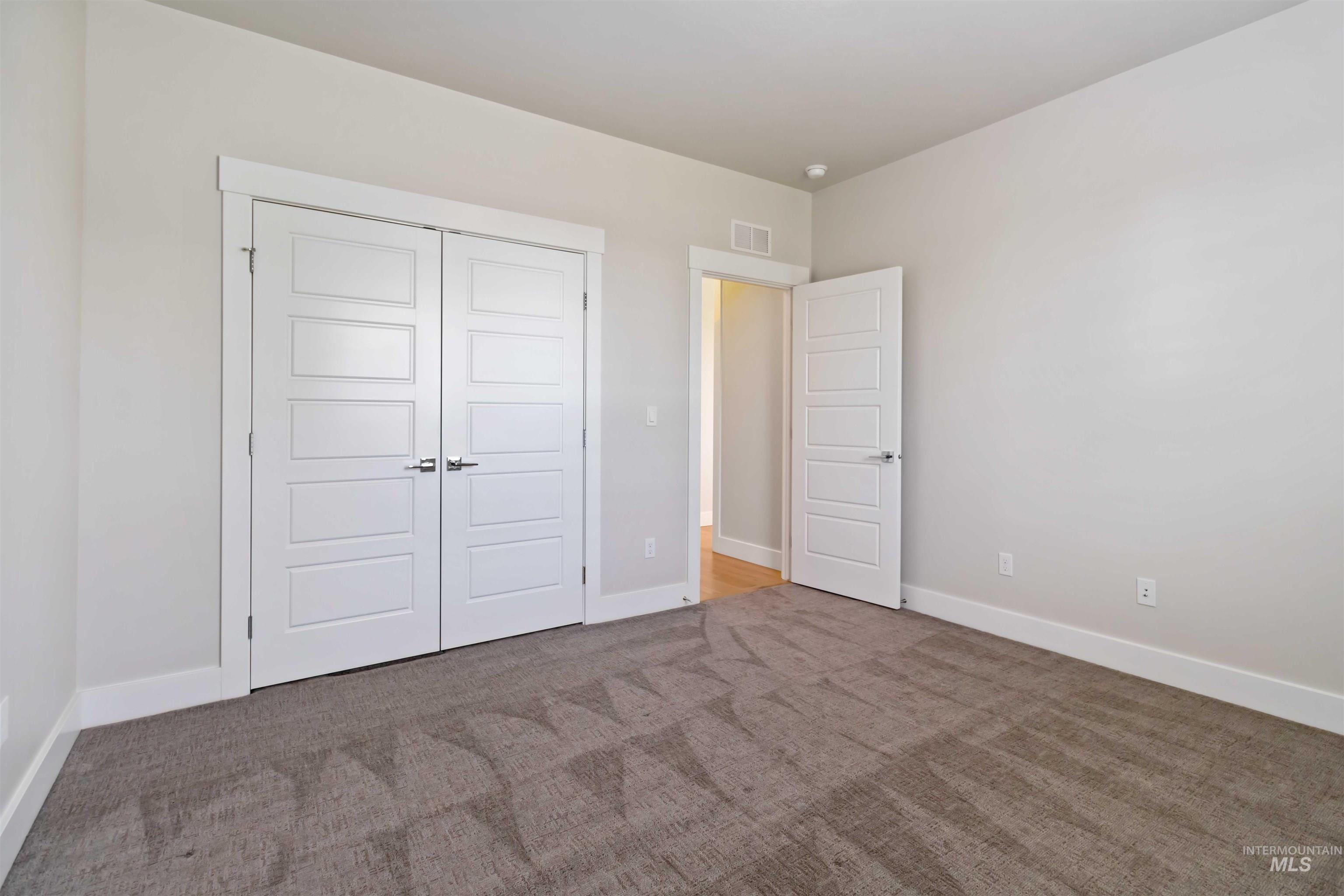 511 W Oak Springs Dr Property Photo 29