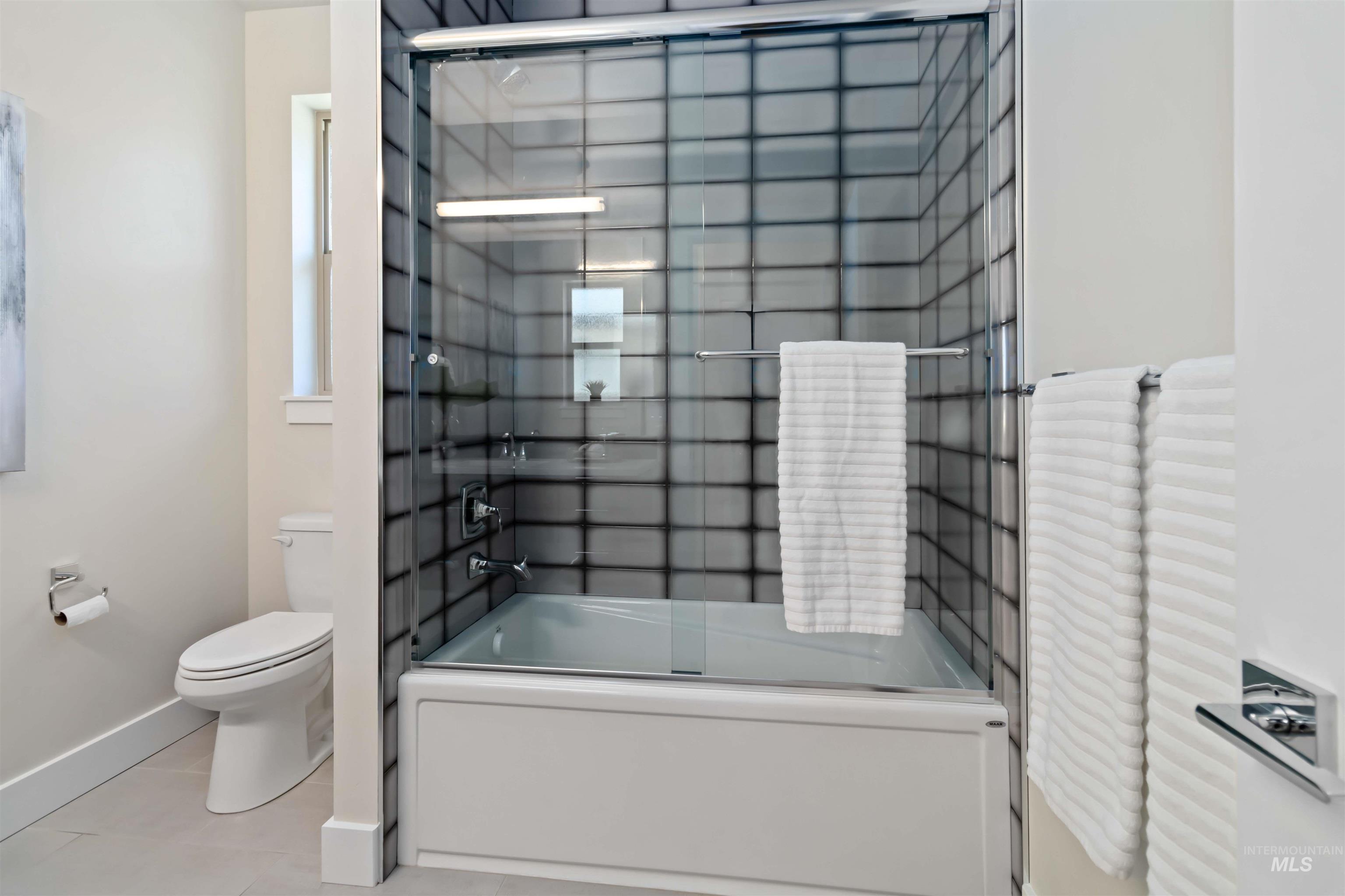 511 W Oak Springs Dr Property Photo 30