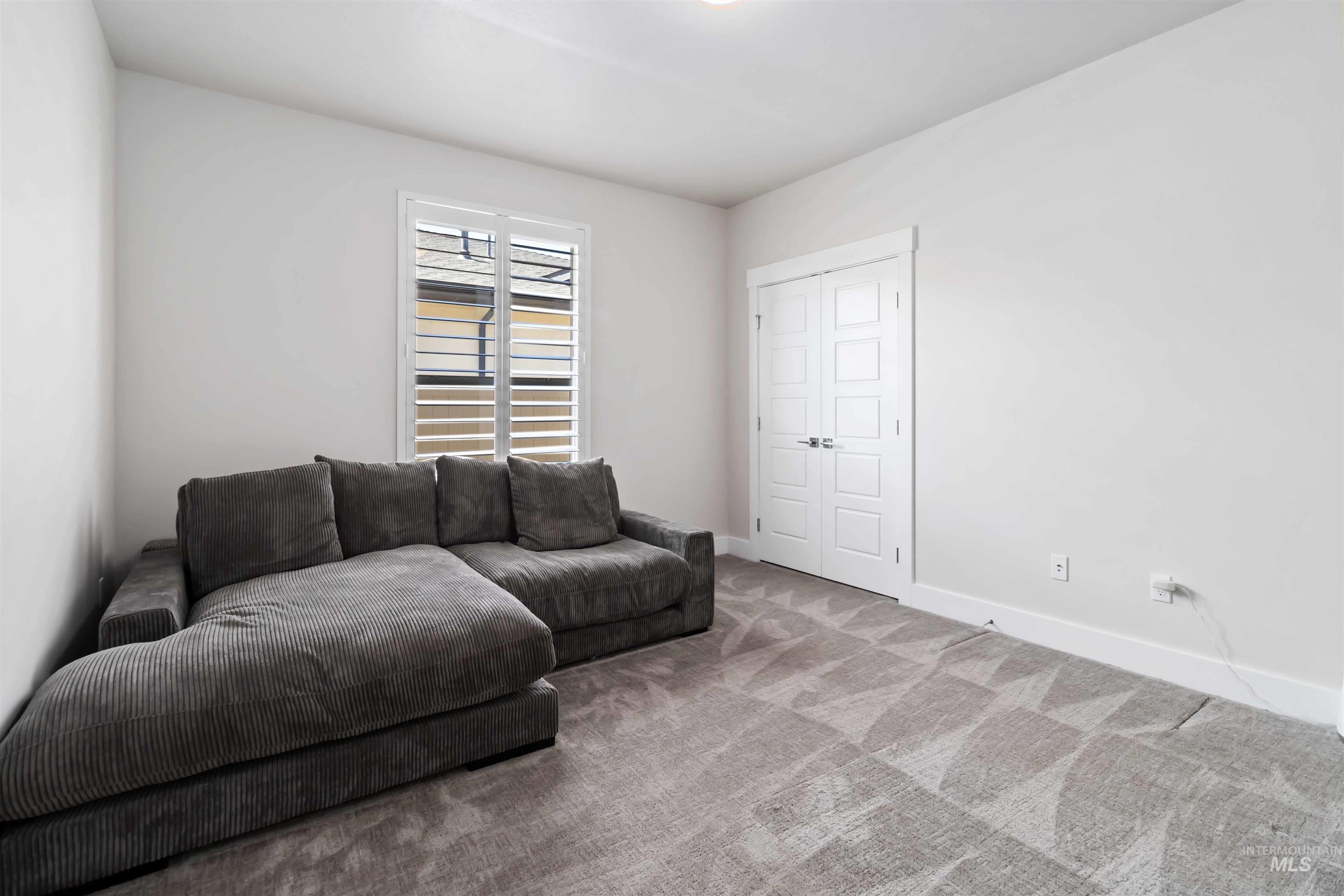 511 W Oak Springs Dr Property Photo 32