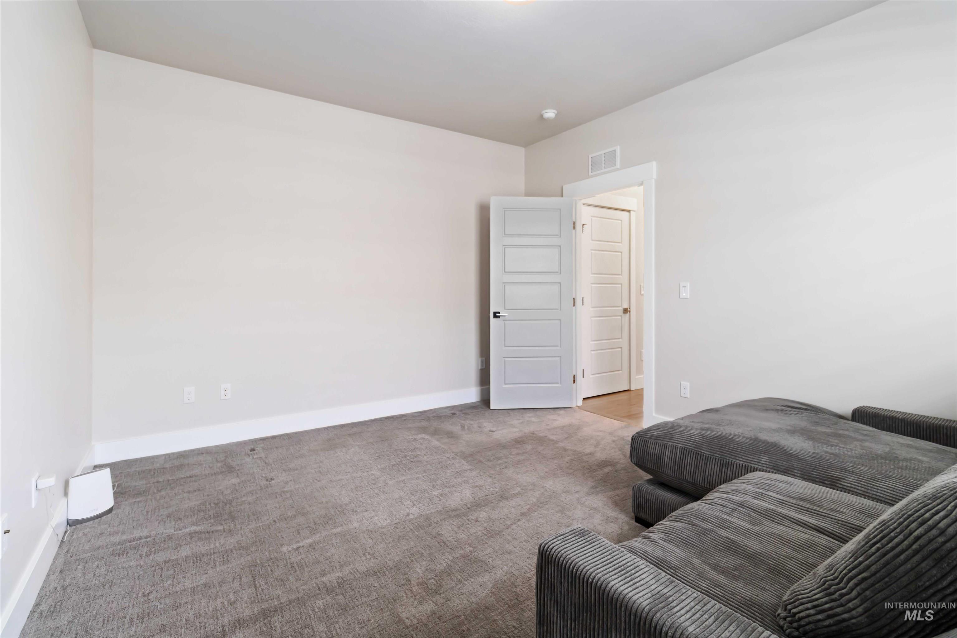 511 W Oak Springs Dr Property Photo 33