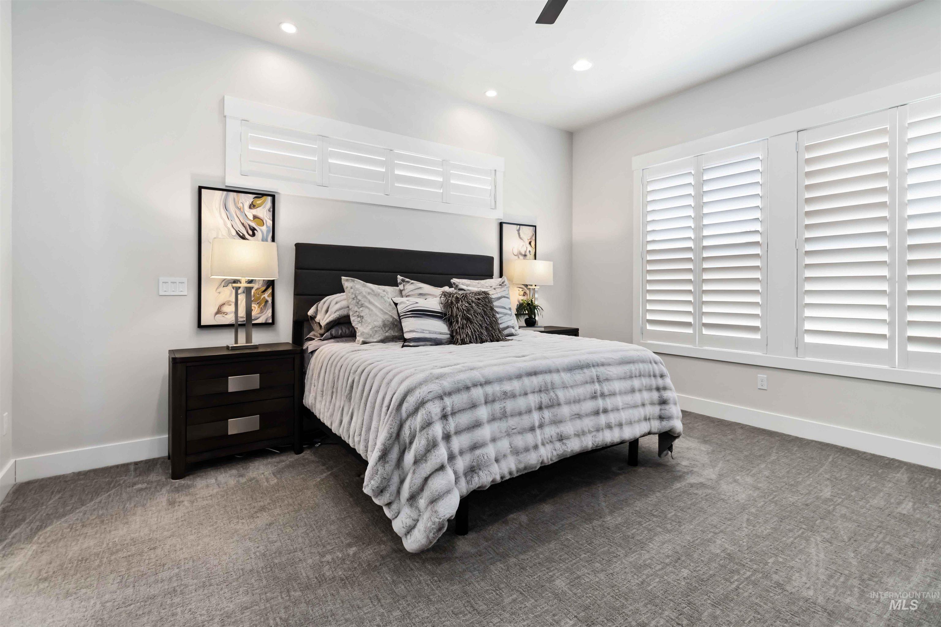 511 W Oak Springs Dr Property Photo 34