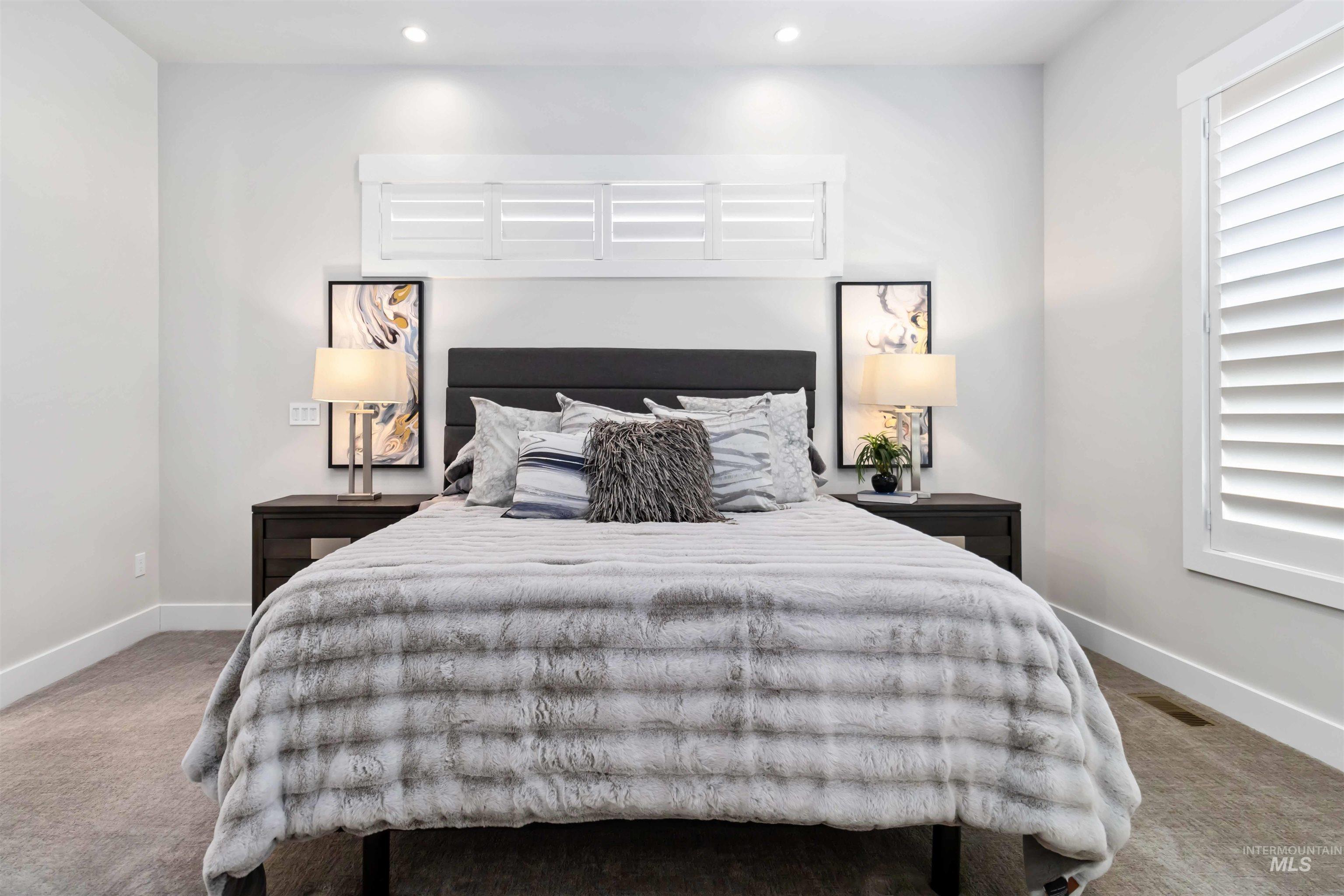 511 W Oak Springs Dr Property Photo 35