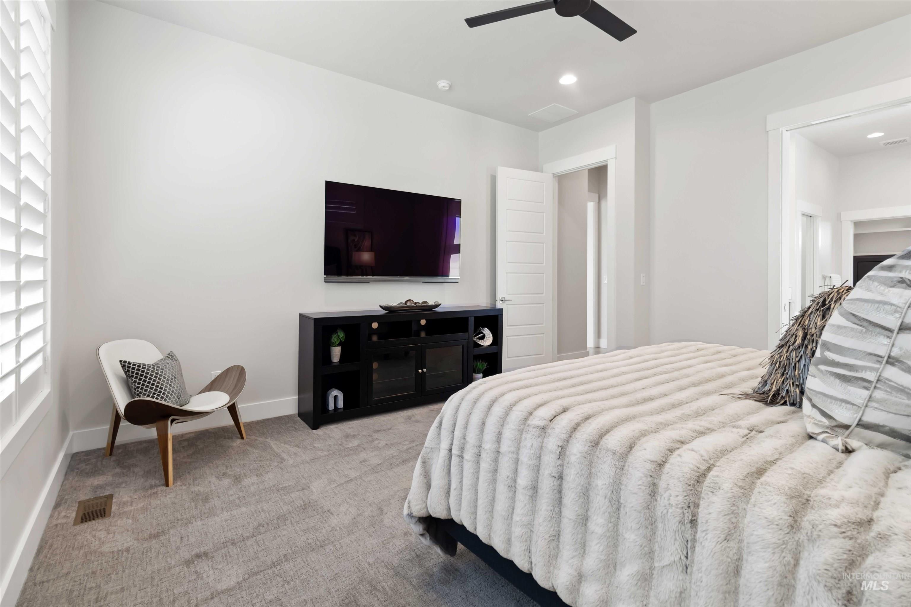 511 W Oak Springs Dr Property Photo 37