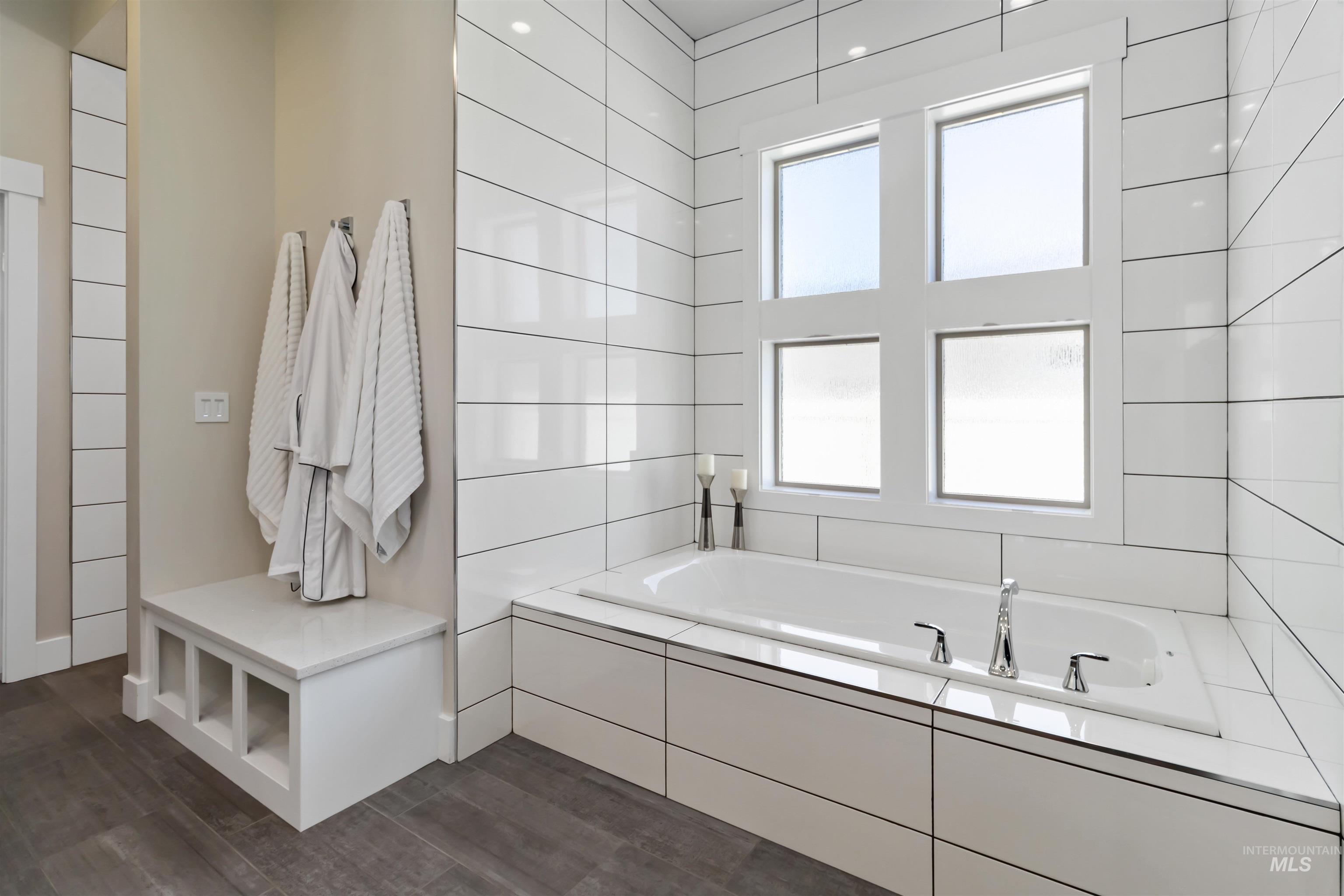 511 W Oak Springs Dr Property Photo 40