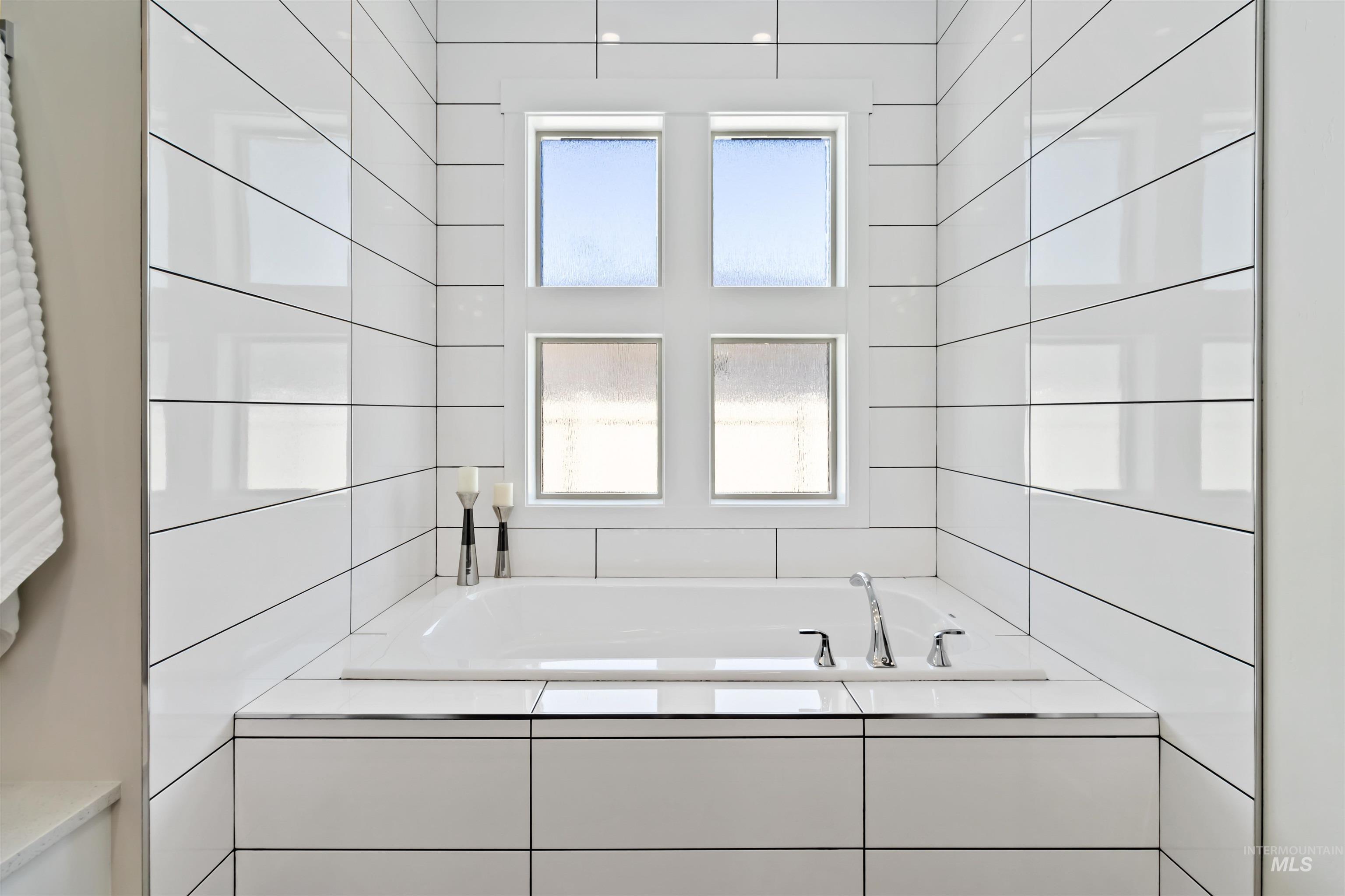 511 W Oak Springs Dr Property Photo 41